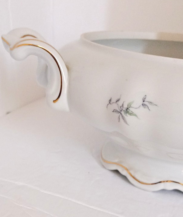 Mitterteich Bavaria Germany Green Ming Covered Vegetable Serving Bowl With Lid