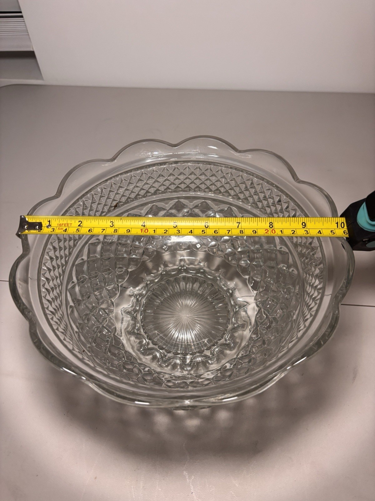 Vintage Anchor Hocking Wexford Glass Fruit Bowl Scalloped Edges 10″ Excellent