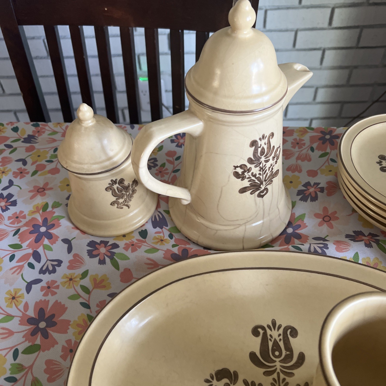 1976 PFALTZGRAFF Village Dinnerware Stoneware Vtg Folk Art Set