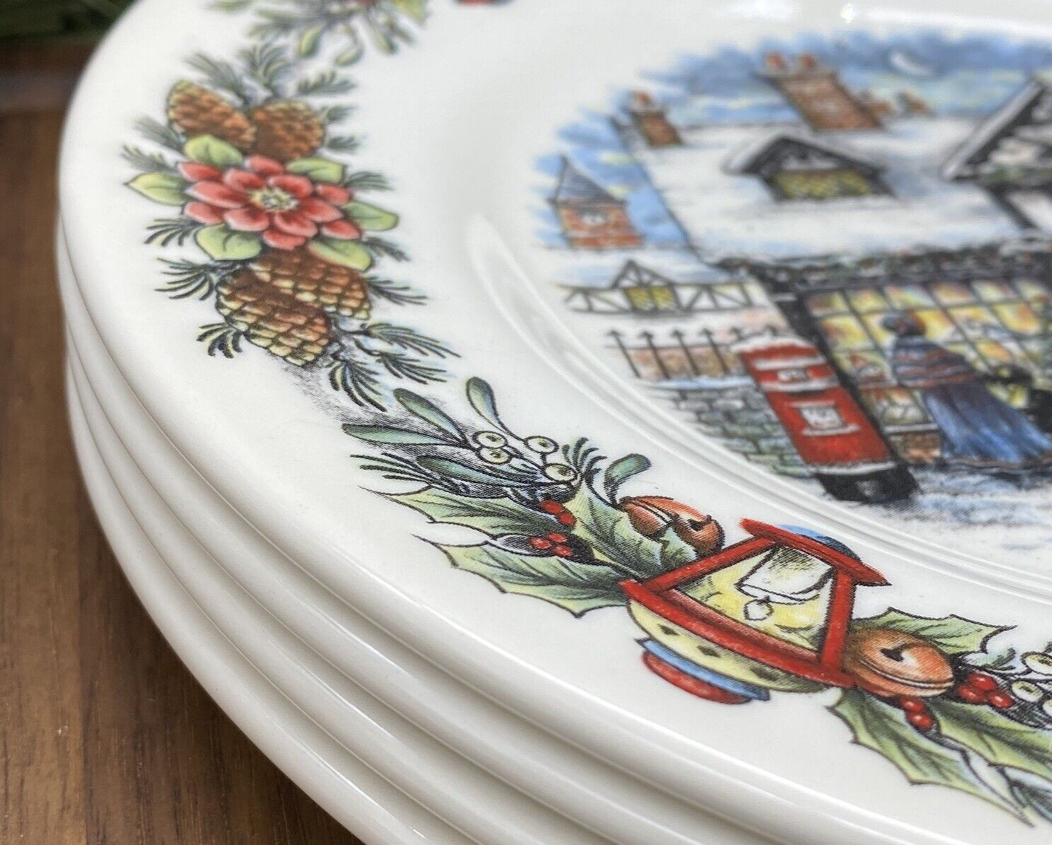 NEW-Royal Stafford CHRISTMAS TOY SHOP 8.5″ Salad Plates Pine Border (SET OF 2)