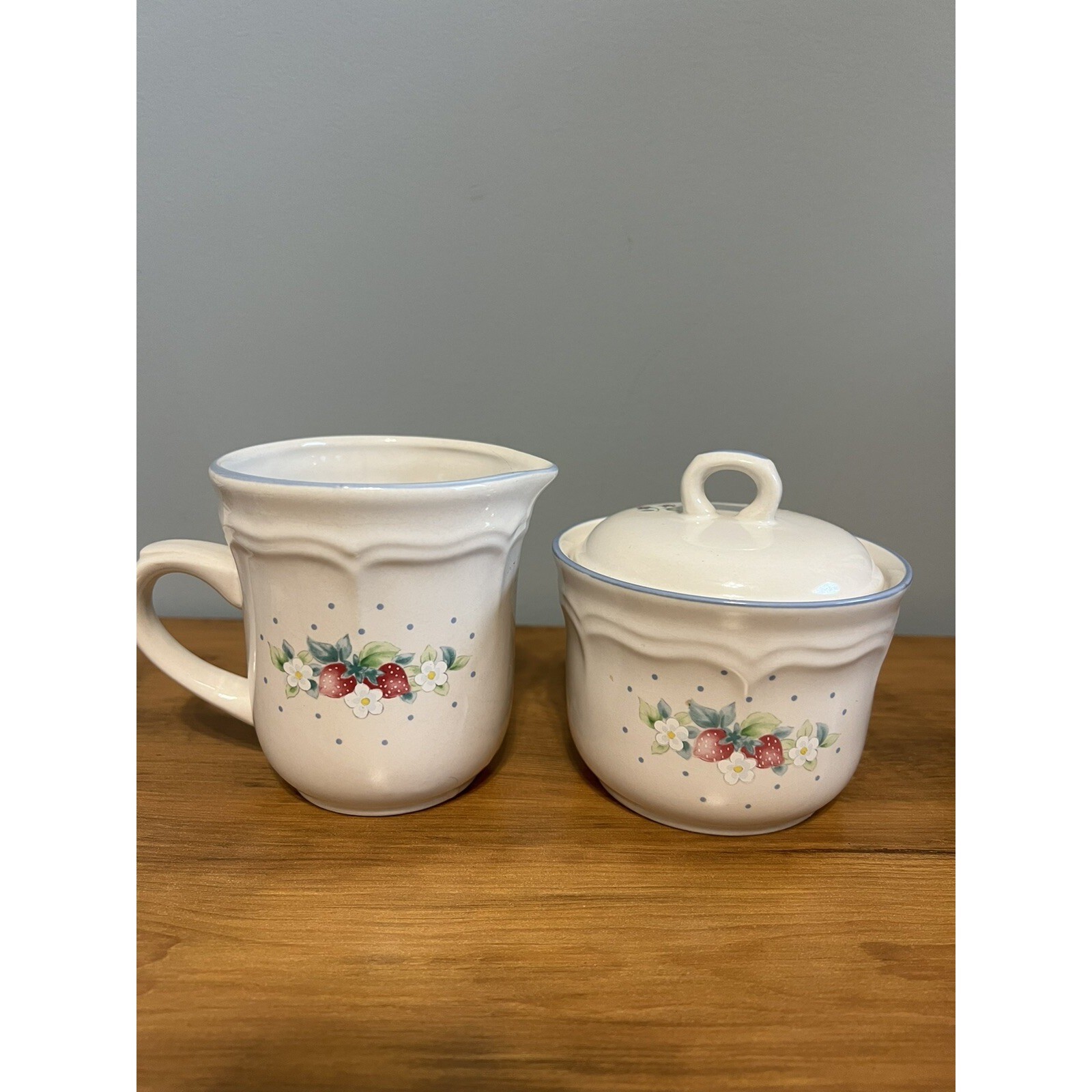 Vintage International Stoneware Japan Sugar Bowl/Lid Creamer Cup