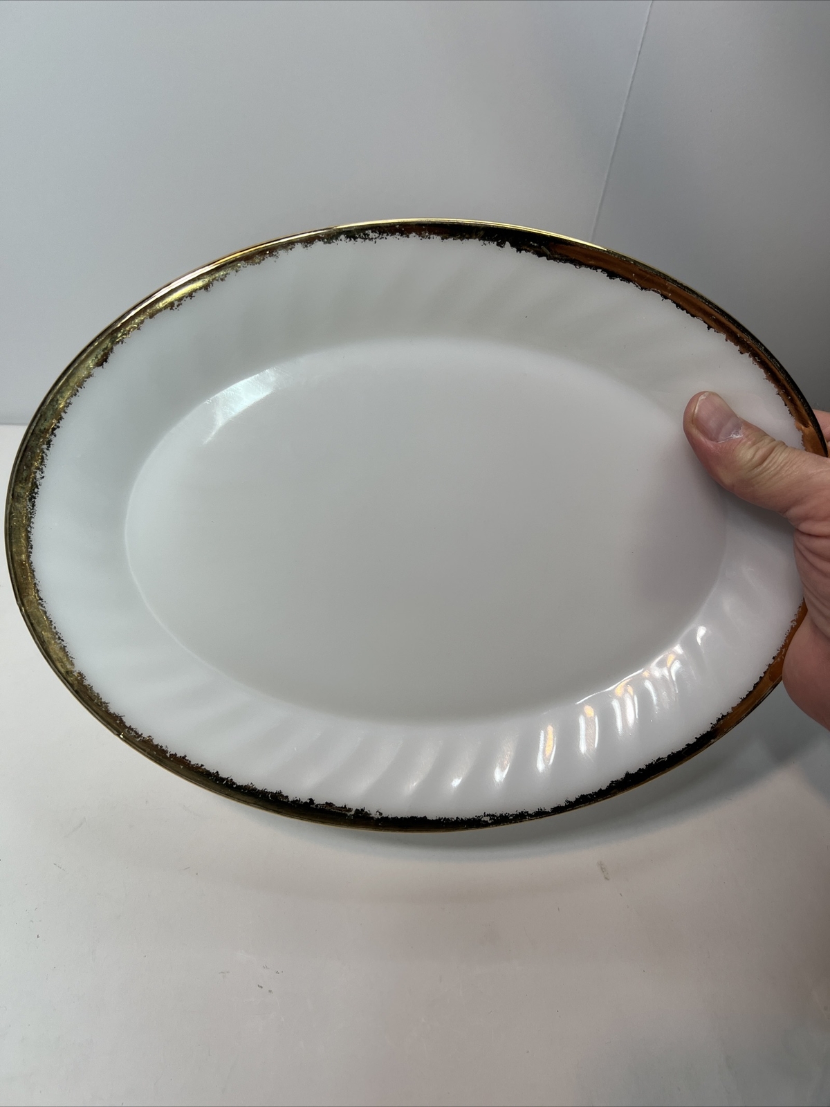 VTG ANCHOR HOCKING FIRE KING WHITE SWIRL GLASS PLATTER with GOLD TRIM