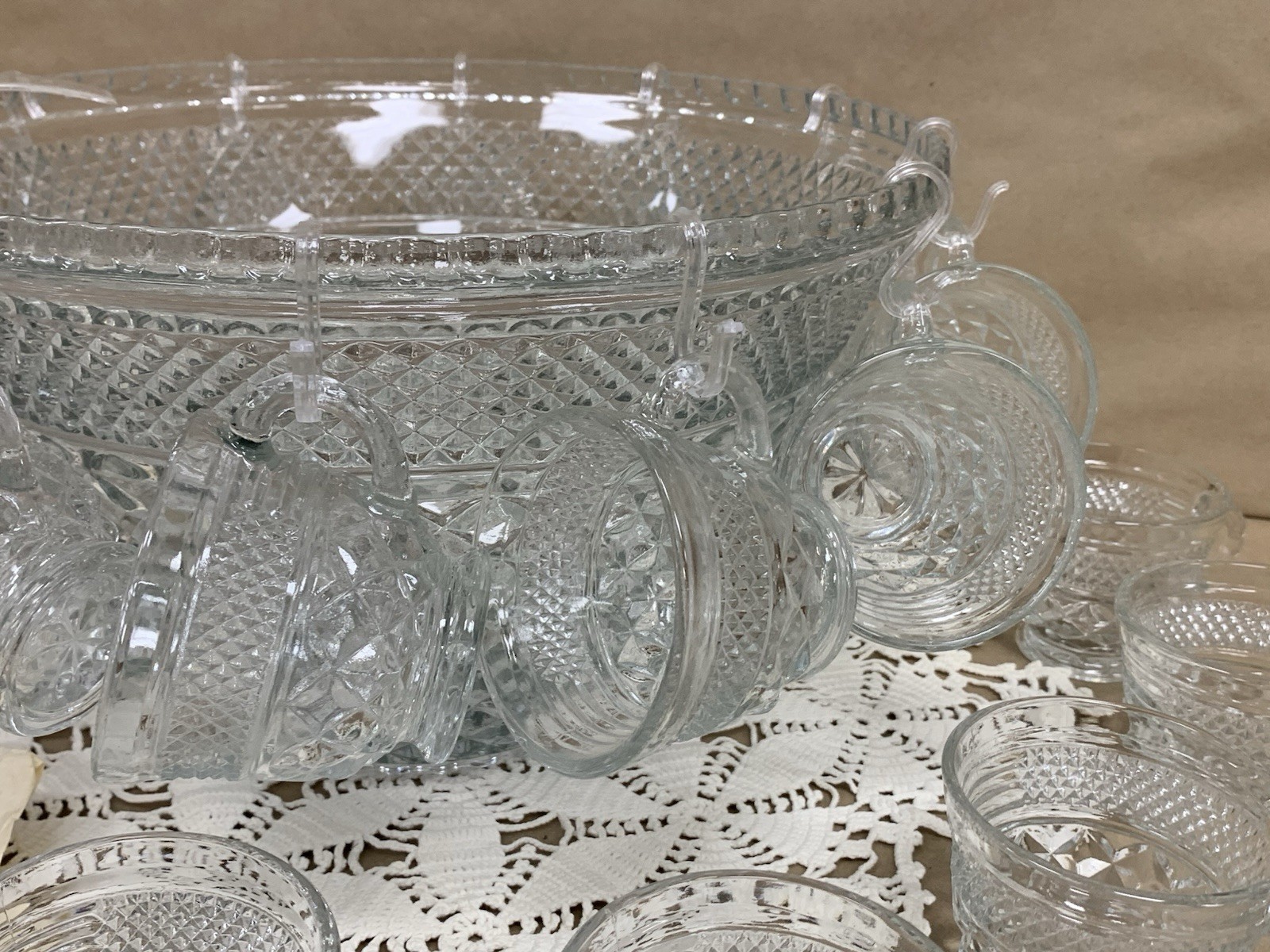 Vintage Anchor Hocking Wexford Punch Bowl Set With 17 Cups Hooks & Ladle