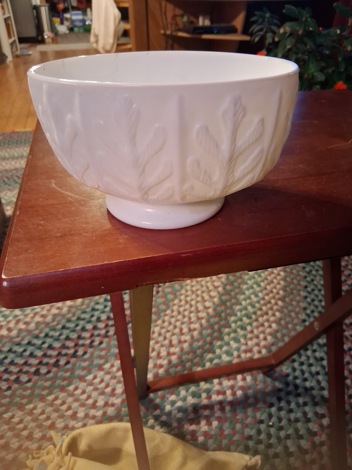 White Milk Glass Oak Leaf Oval Low Footed Bowl / Planter – FTD 1975 (2672)