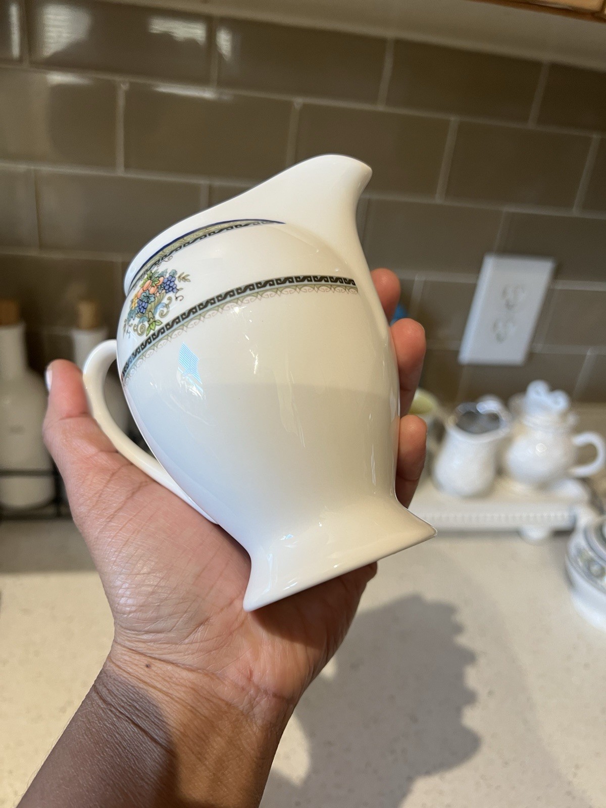 Mikasa Ultima+ Victorian Crest Creamer & Sugar Bowl with Lid Fine China HK305