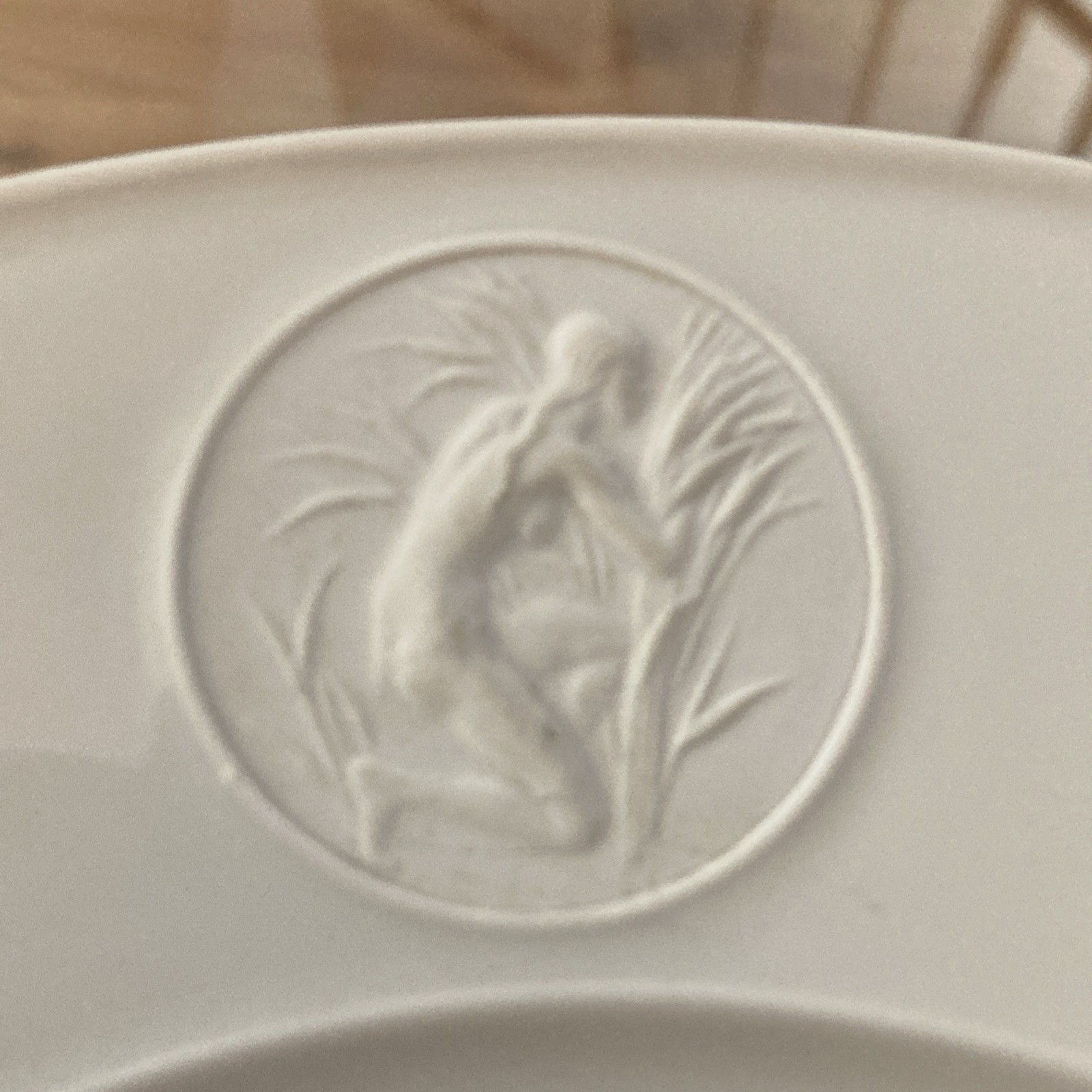 KPM “Arkadia” Dinner Plate Syrinx Medallion Porcelain 10.25″ Berlin Germany