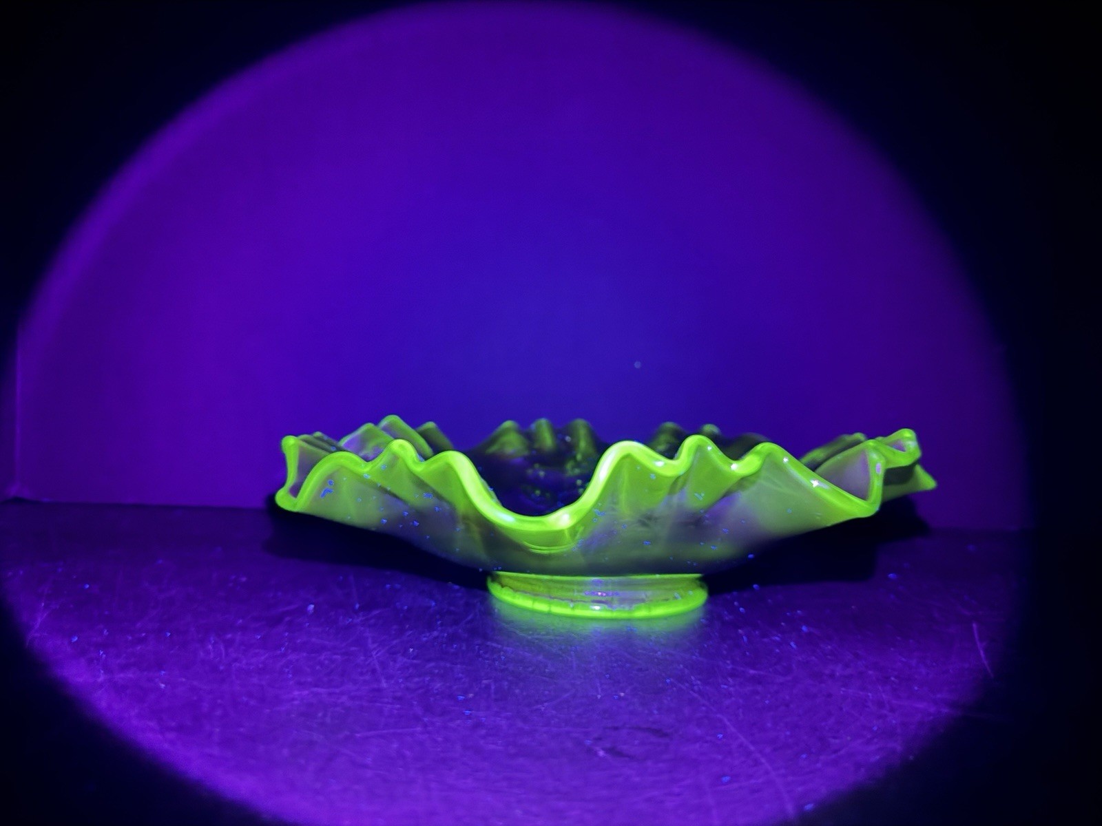 HTF Vintage Uranium Carnival Glass Leaves Berries Dish Vaseline Marigold Amazing