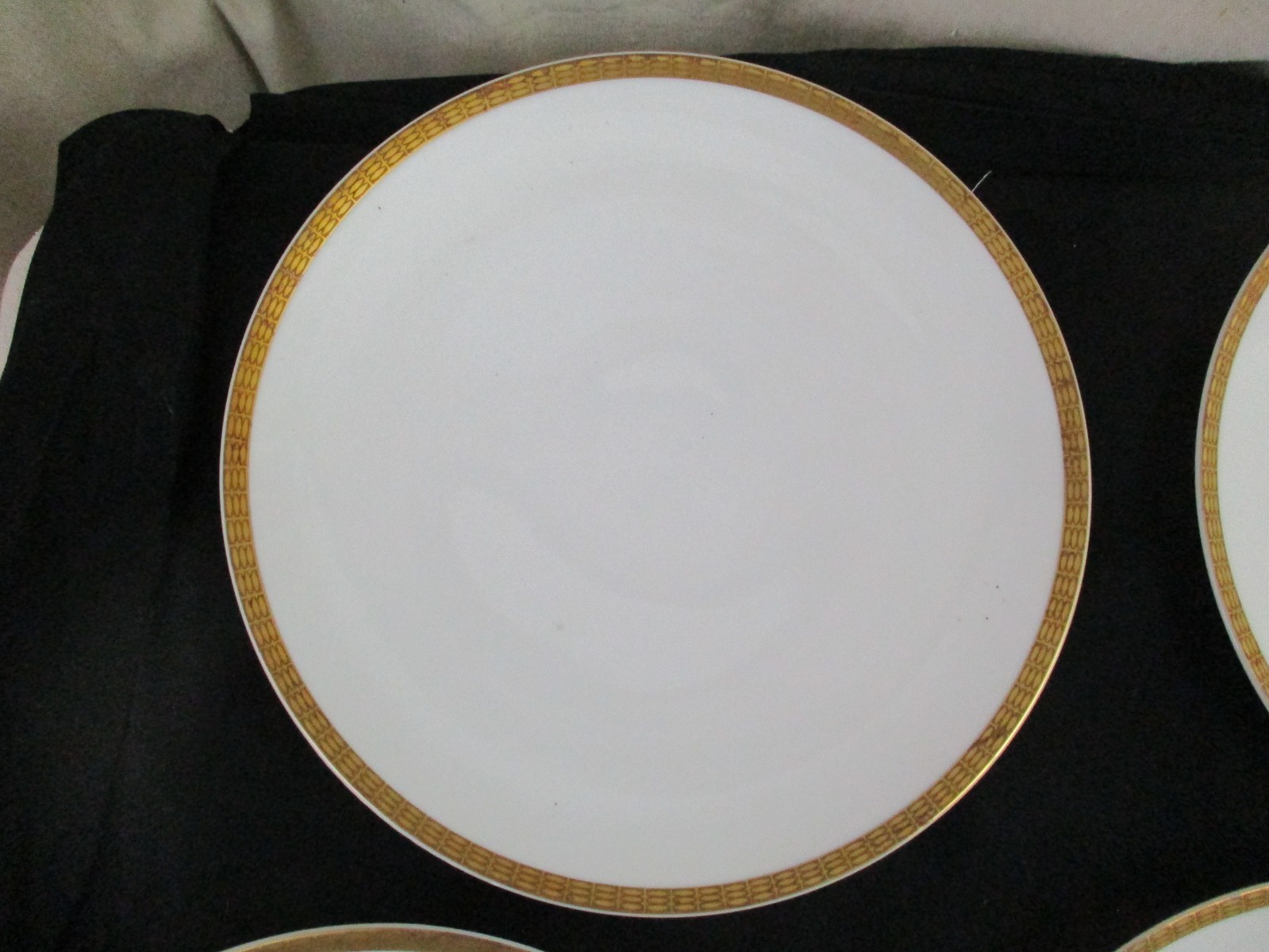4 Vtg Gourmet’s Bavarian China Golden Elegance 10″ Plate White Gold Band Germany