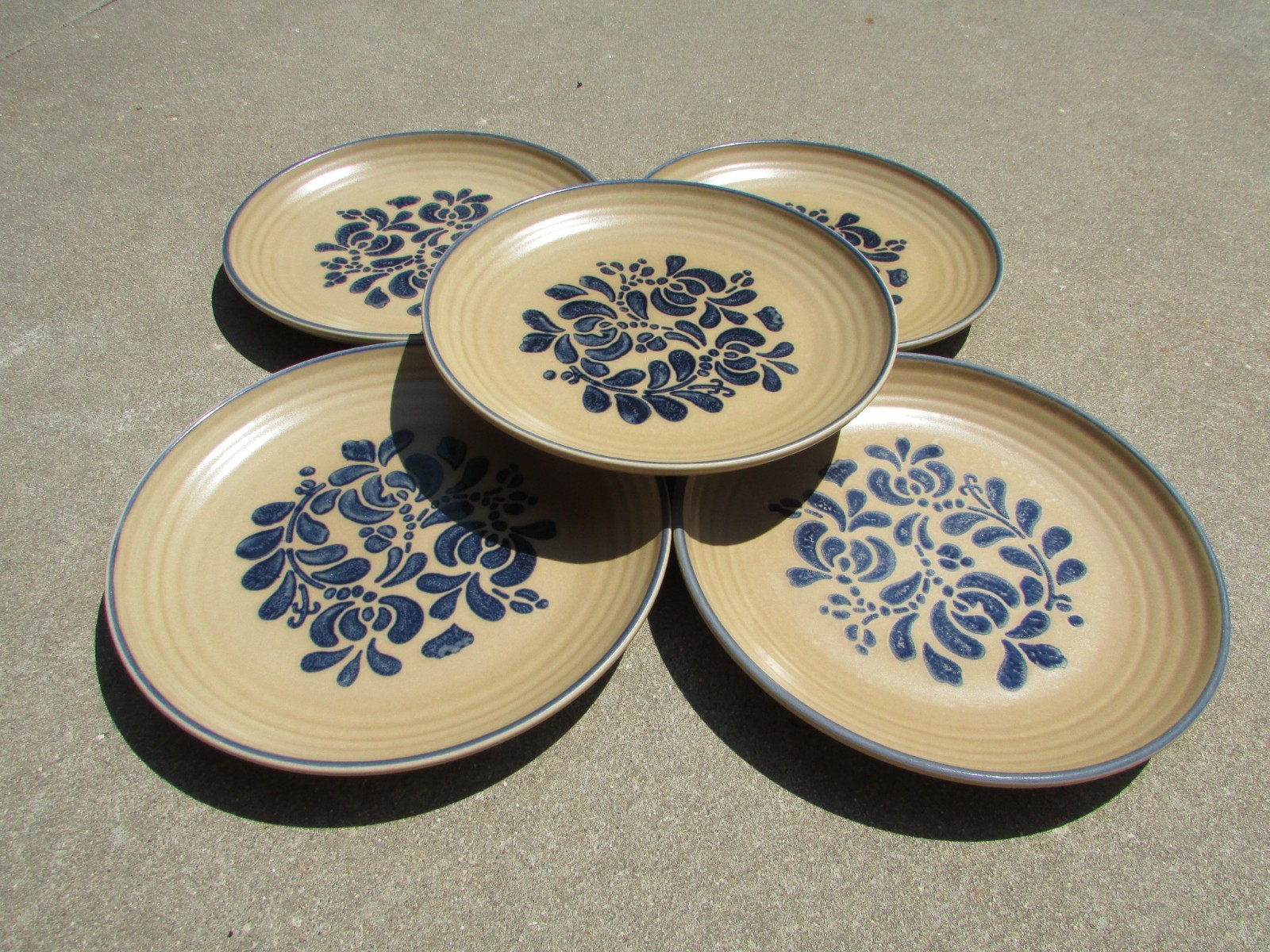 Pfaltzgraff Folk Art Stoneware Tan Blue Vintage 10″ Dinner Plates Set Of 5