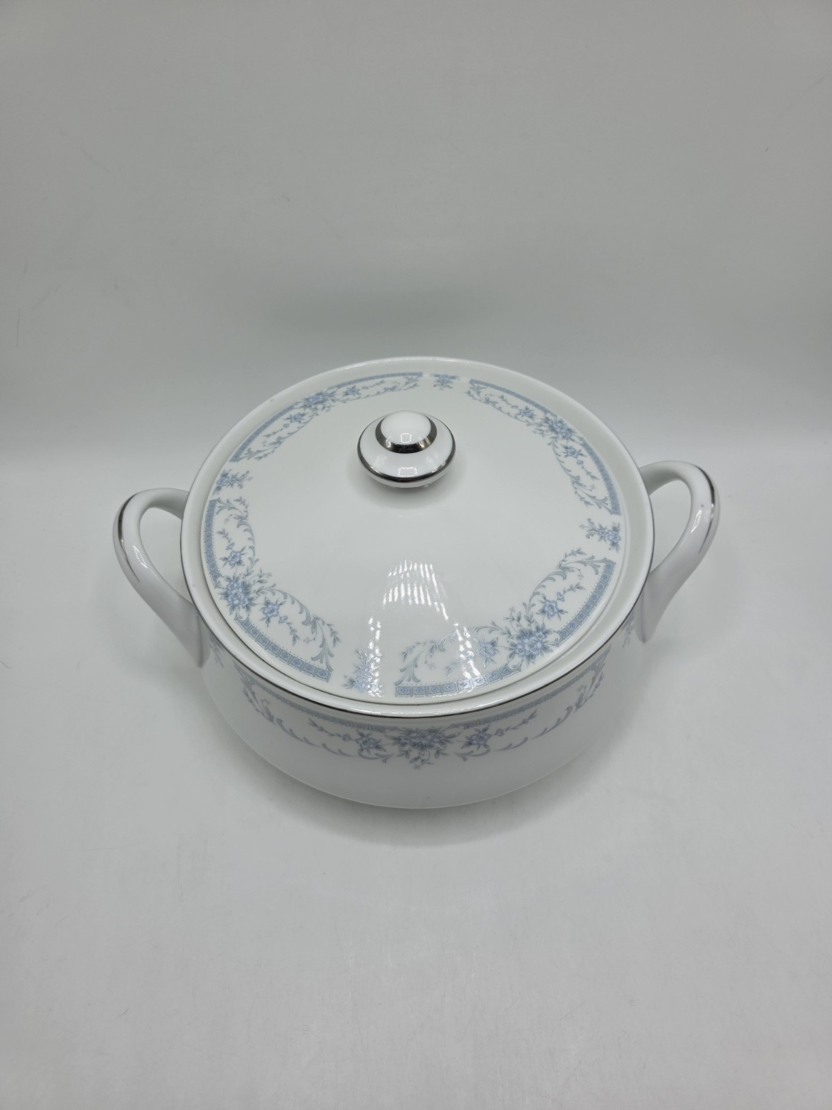 Sheffield Blue Whisper Round Covered Vegetable Serving Bowl Mint Condition