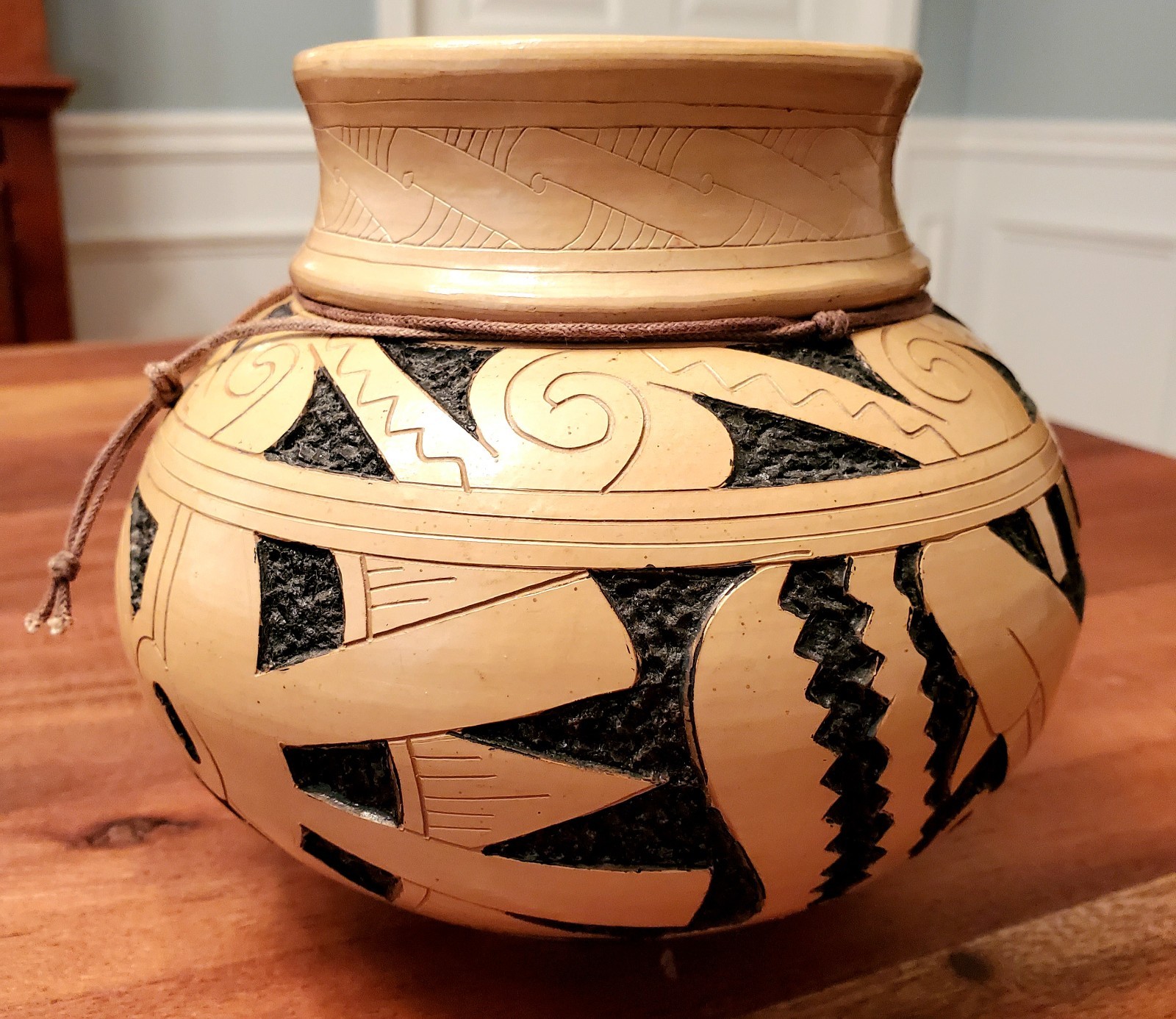 Southwest Ceramic Pottery Jar 5.5″ Geometric Design