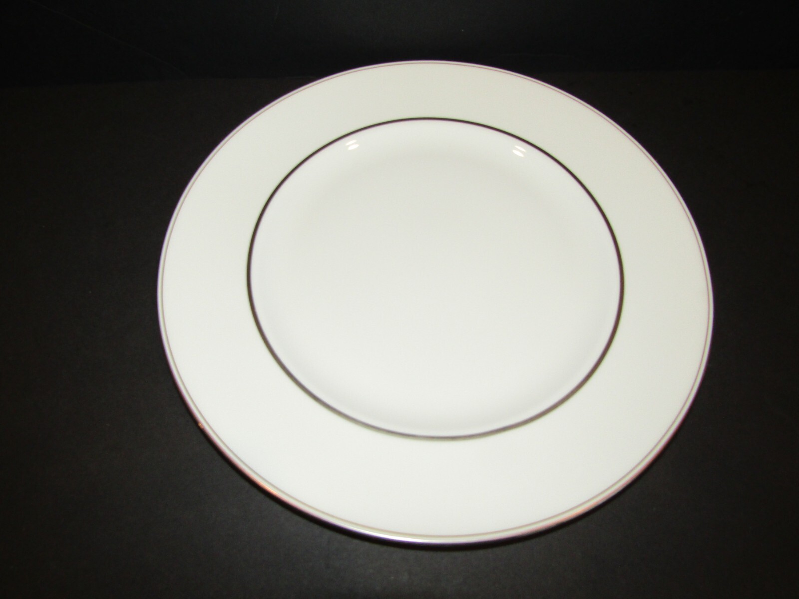 Wedgwood Bone China FIDELITY Vera Wang DINNER PLATE 10.75″ Platinum Trim