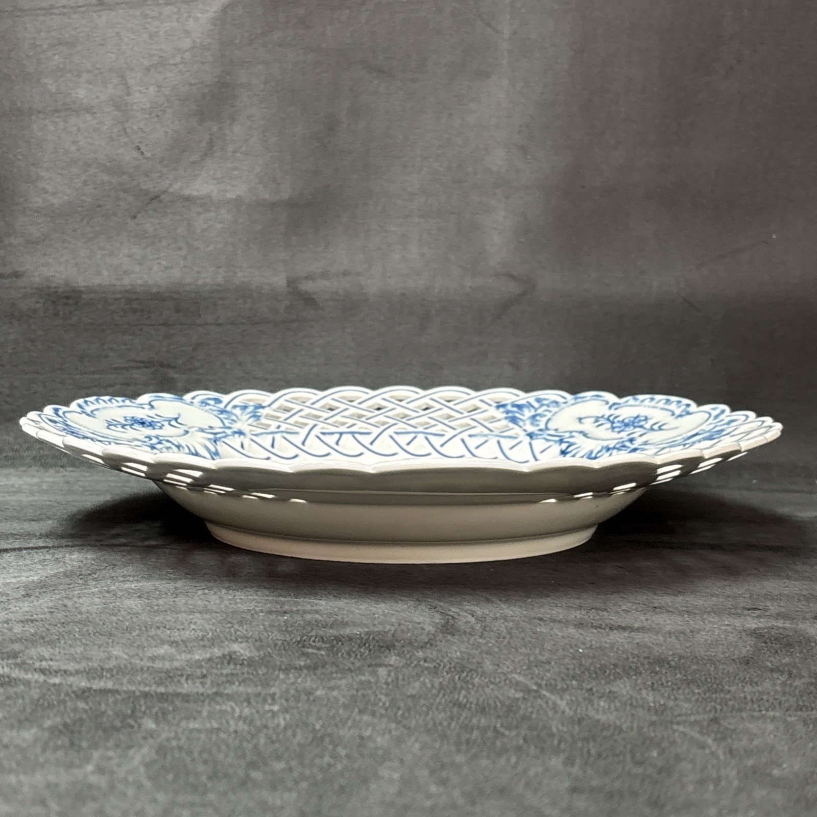 Meissen BLUE ONION Reticulated (No Trim) Charger Plate Platter 11 1/4 Inches