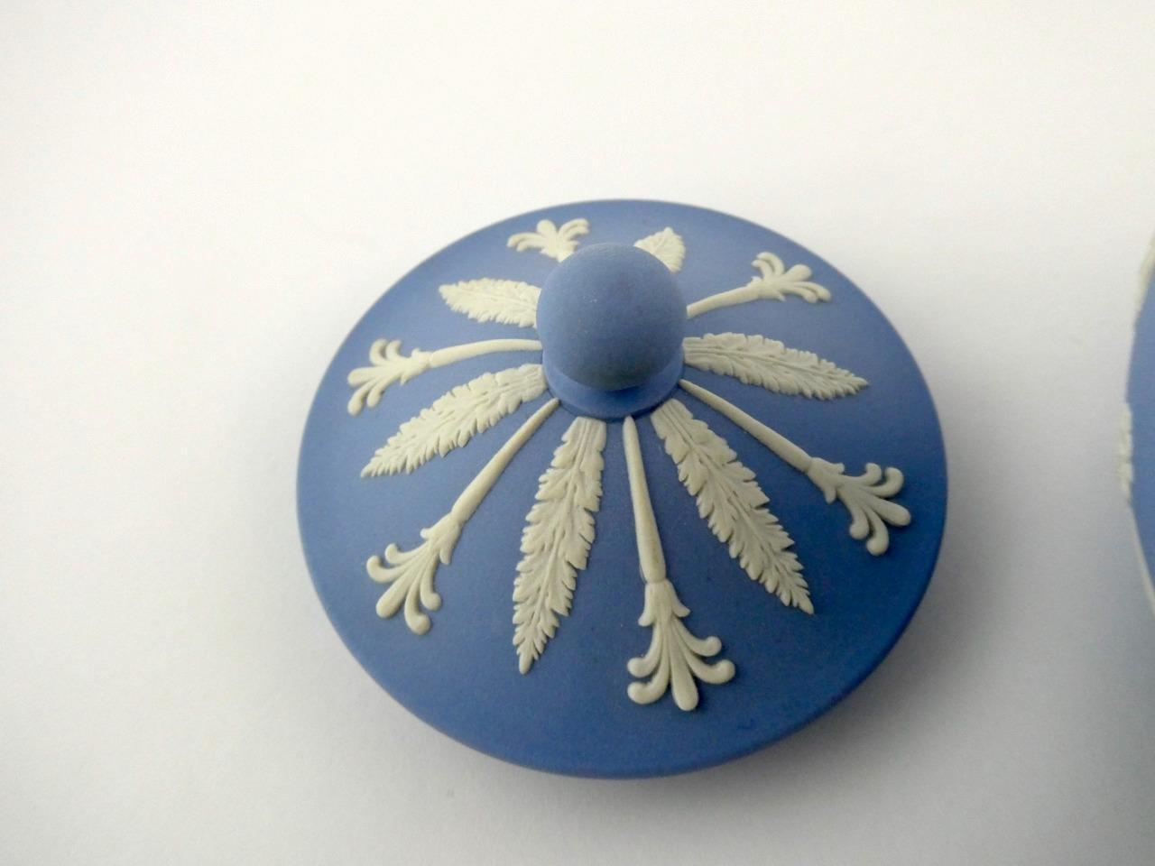 Wedgwood Cream on Lavender Lidded Sugar Bowl with No Inner Glaze GOOD CONDITION