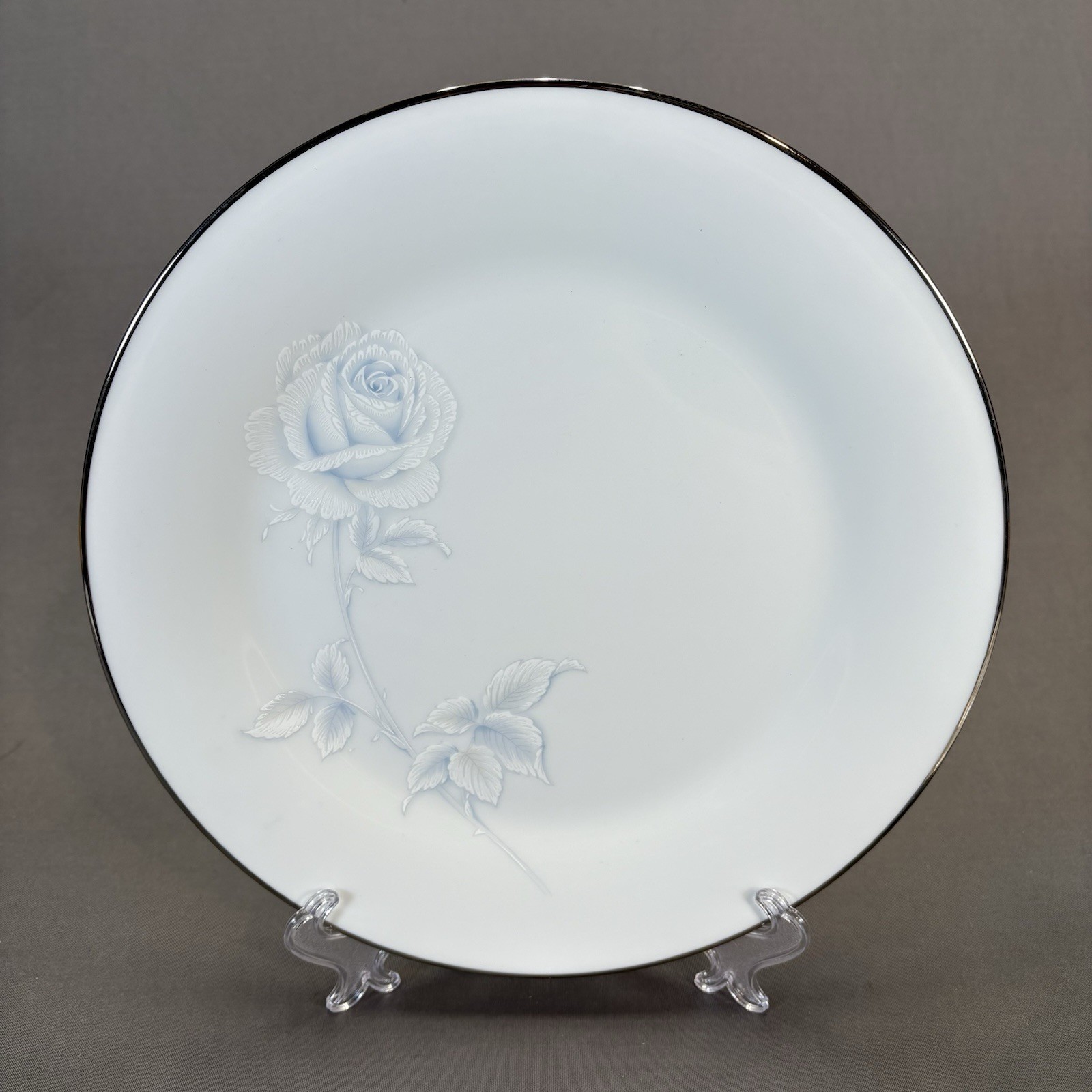 Noritake Vritue Dinner Plates 10 1/2″ Set of 4 White Blue Roses Platinum Trim