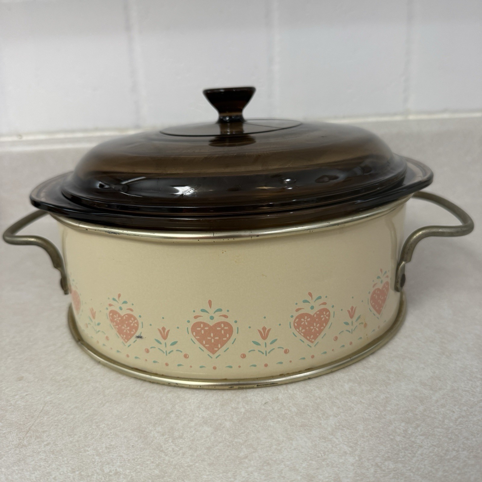Corelle FOREVER YOURS Pink Hearts Metal Base Holder Pyrex 2 QT Casserole Corning