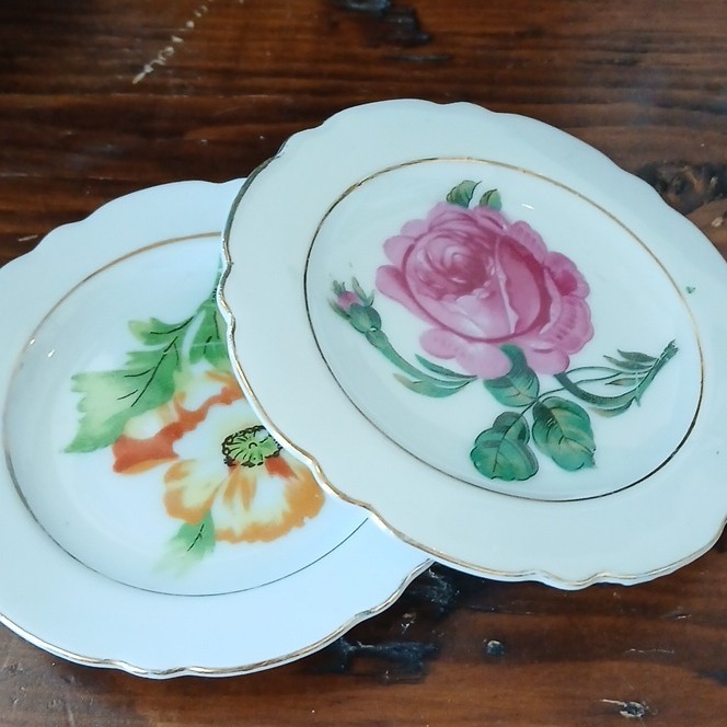Japan Porcelain Plate White Pink Green Floral Round Glossy Decorative Painted