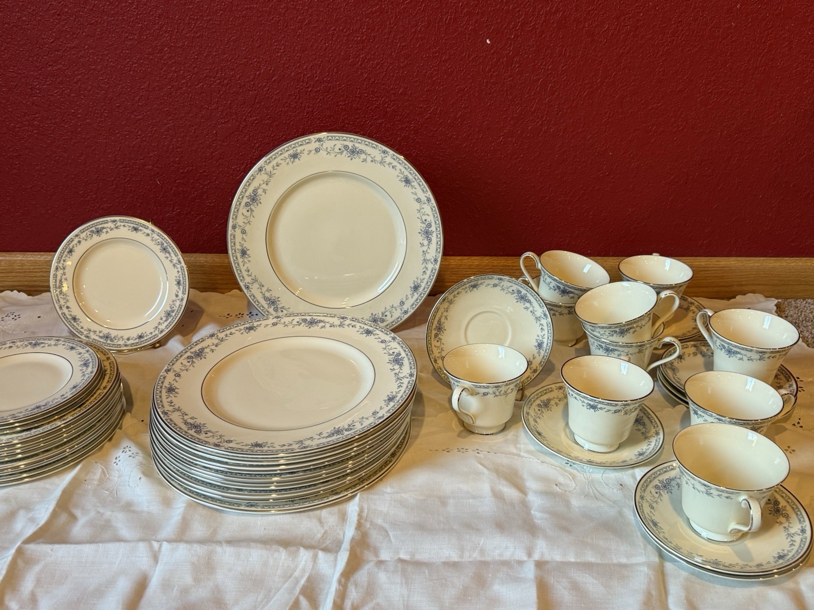 43 Piece Estate Set Bellemeade by MINTON Dinner Set; Plates, Tea Cups, Saucers