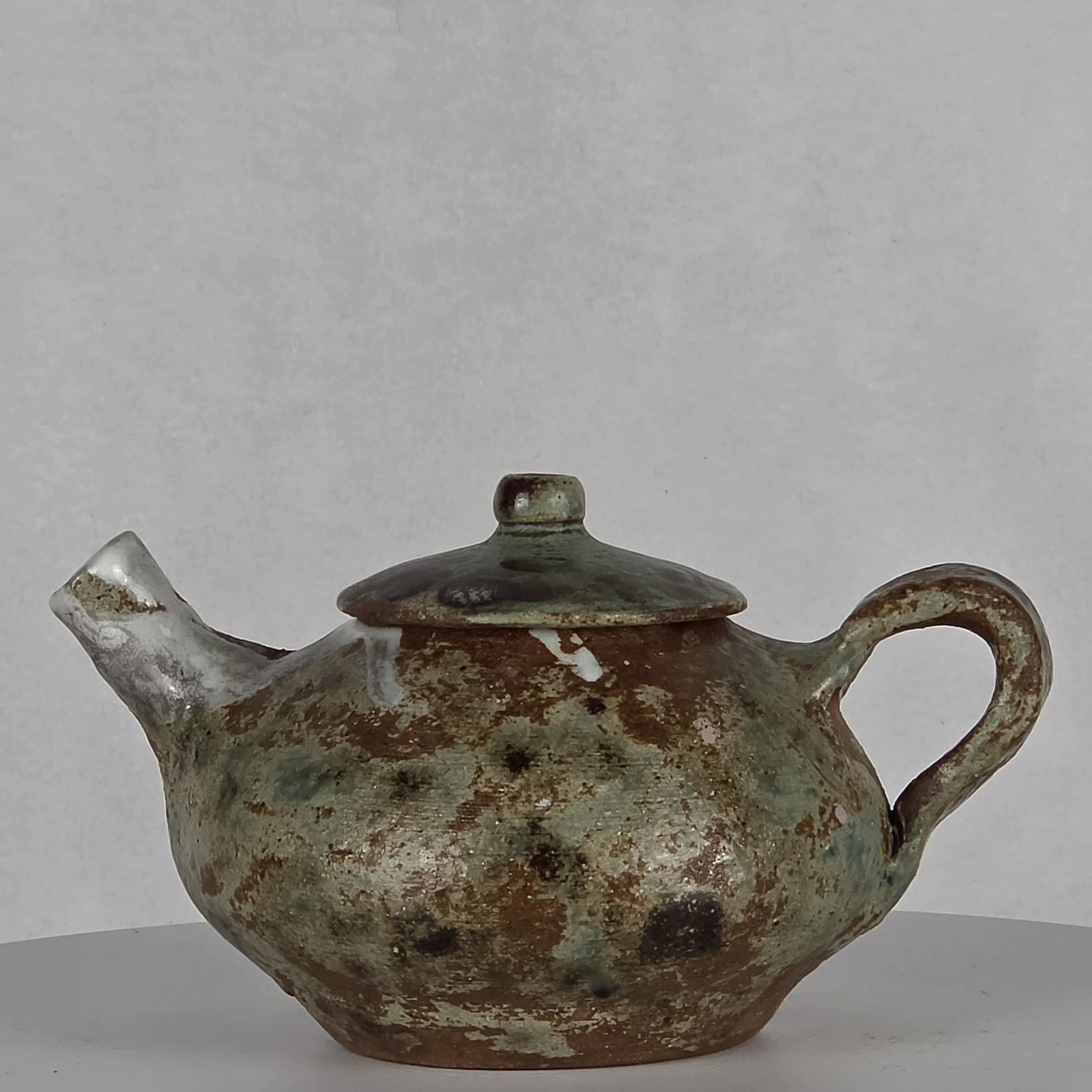 Art Pottery Stoneware Hand-thrown Tea Pot w/Lid Signed Jake ’10 – 6.5″ x 5″ x 4″
