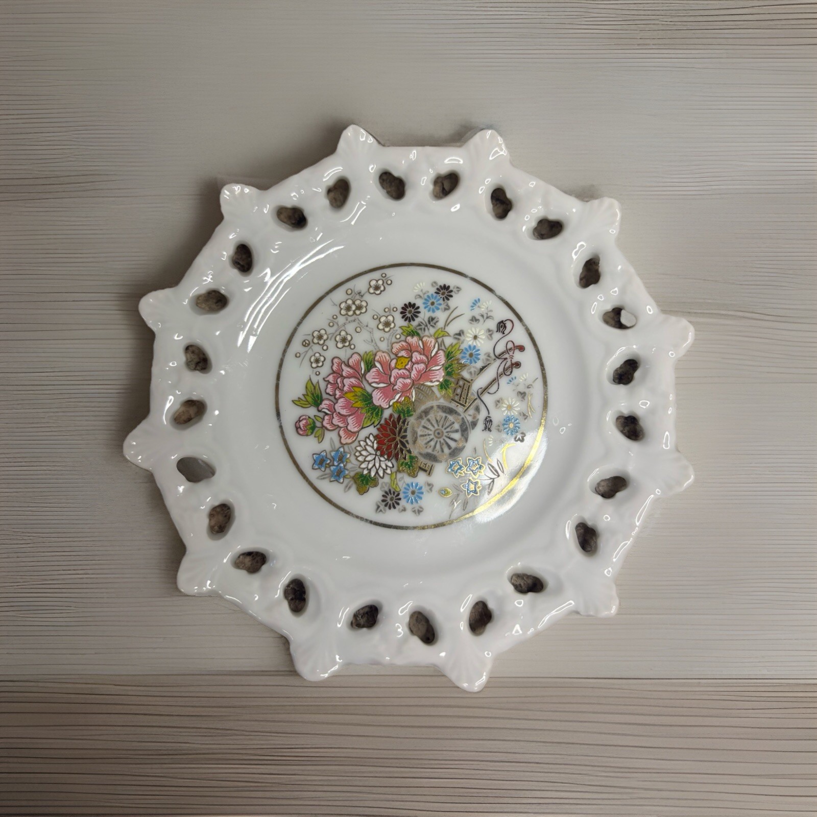Vintage Floral Decorative Wall Plates Porcelain Japan Lattice Style Rim Set Of 2