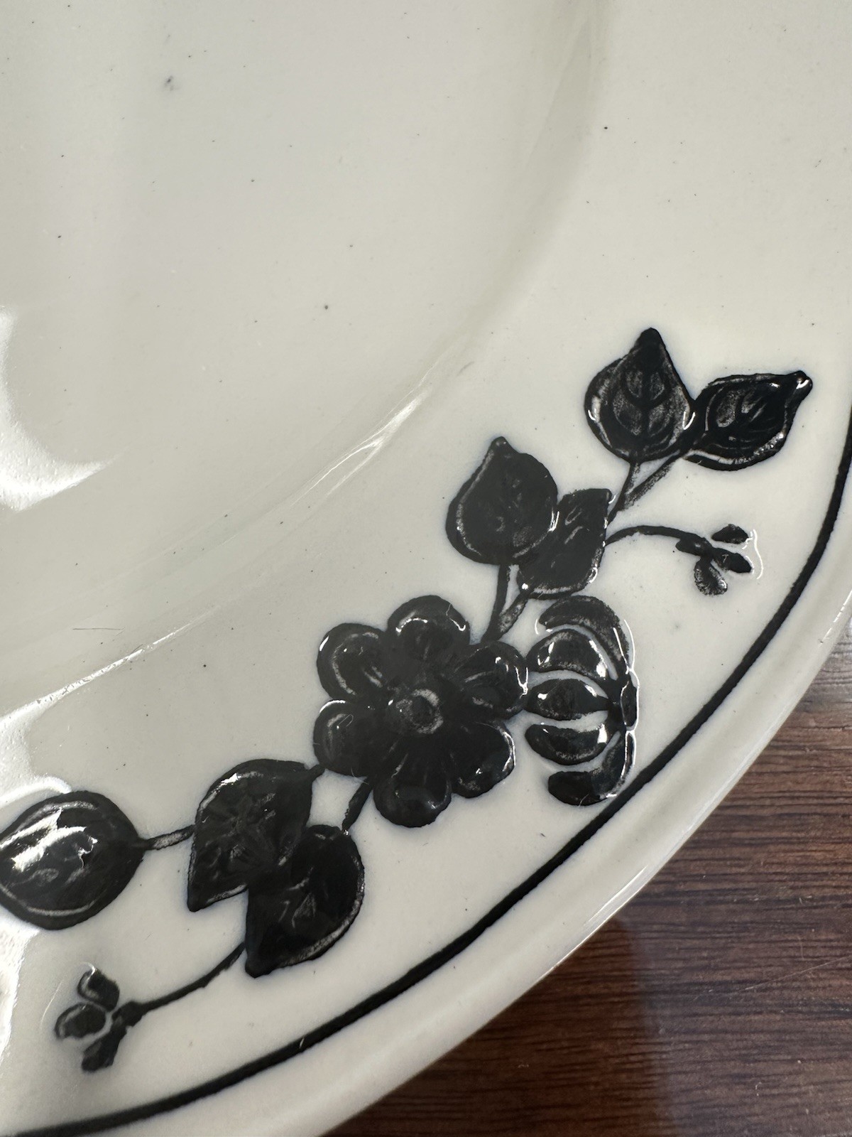 Antique George Jones & Sons Crescent Ivory Plate Black And White 9” Across