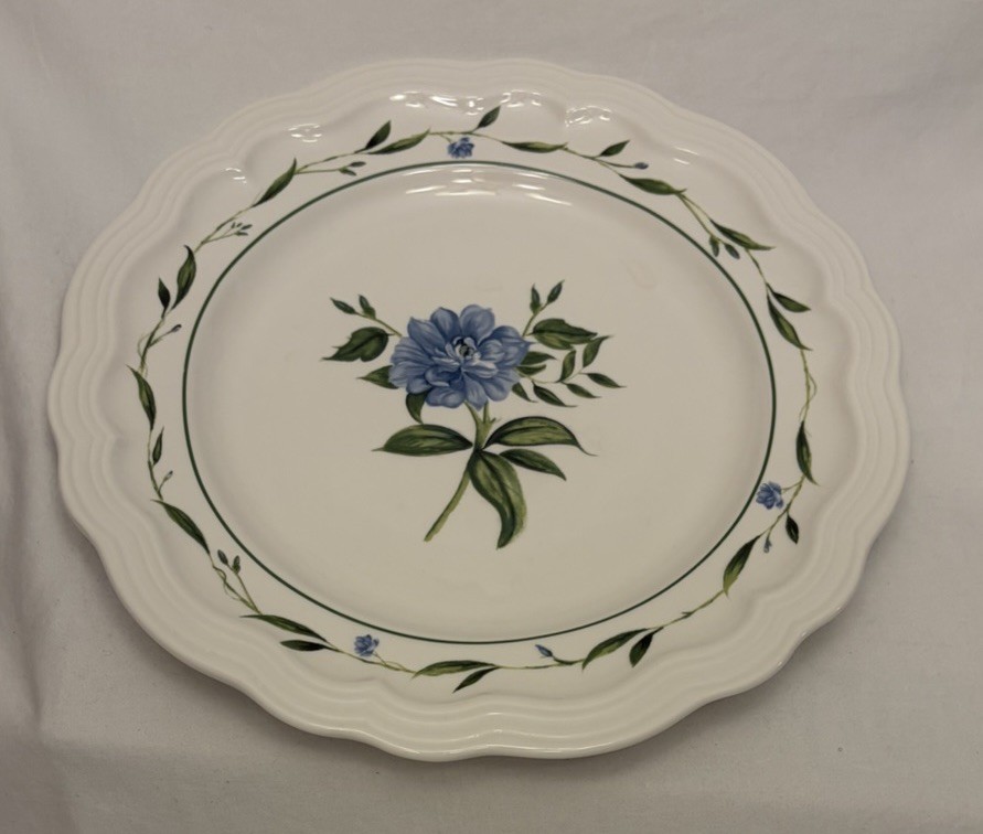 Envogue Elderose Porcelain Dinner Plates Blue Floral Scalloped Rim Set Of 4 NEW