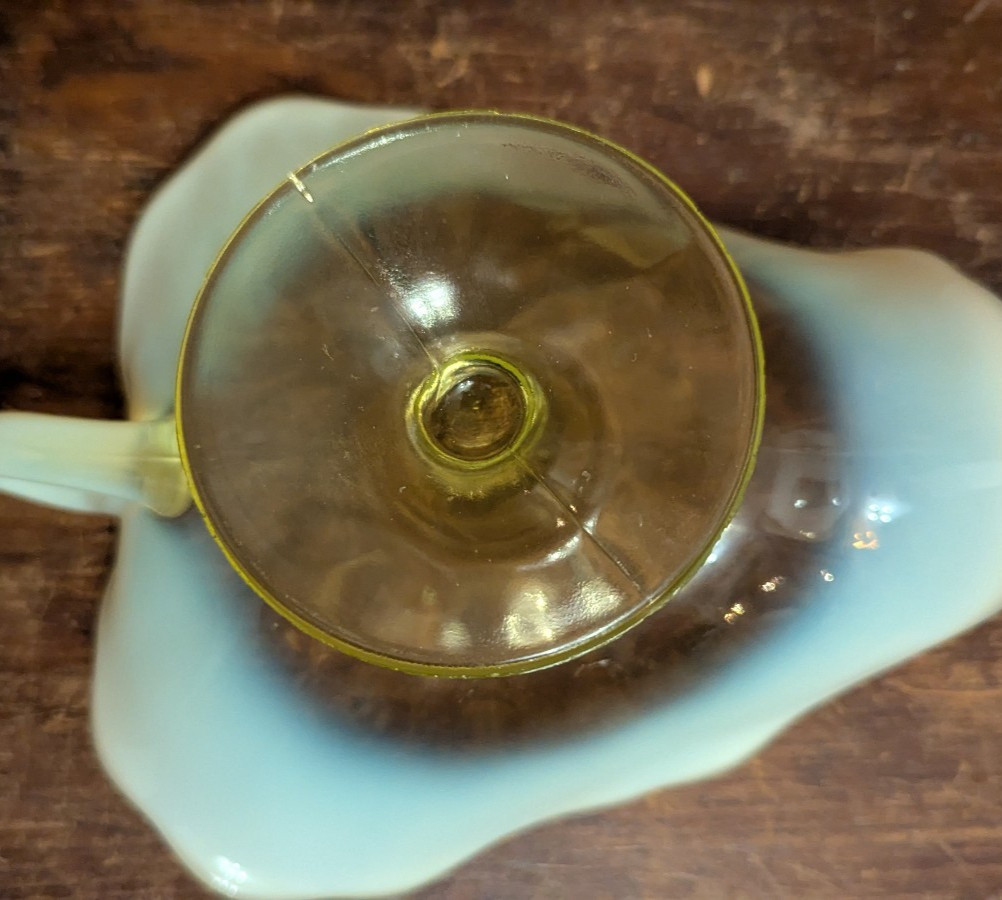 VTG Dugan LEAF RAYS Opalescent Vaseline Glass Triangular Dish Uranium Nappy