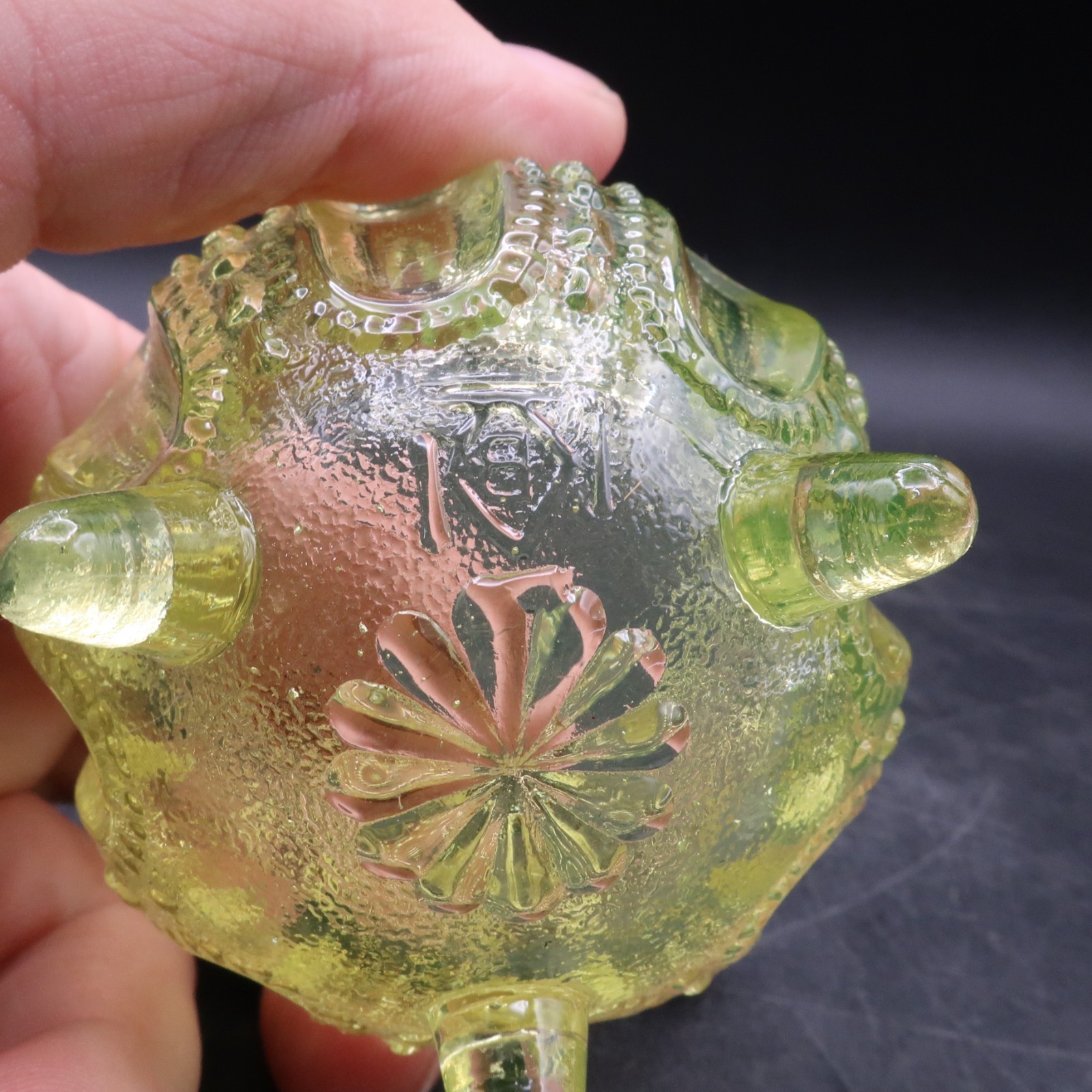Vintage Boyd Glass Cauldron Pot Yellow Vaseline Uranium Toothpick Holder 🎃