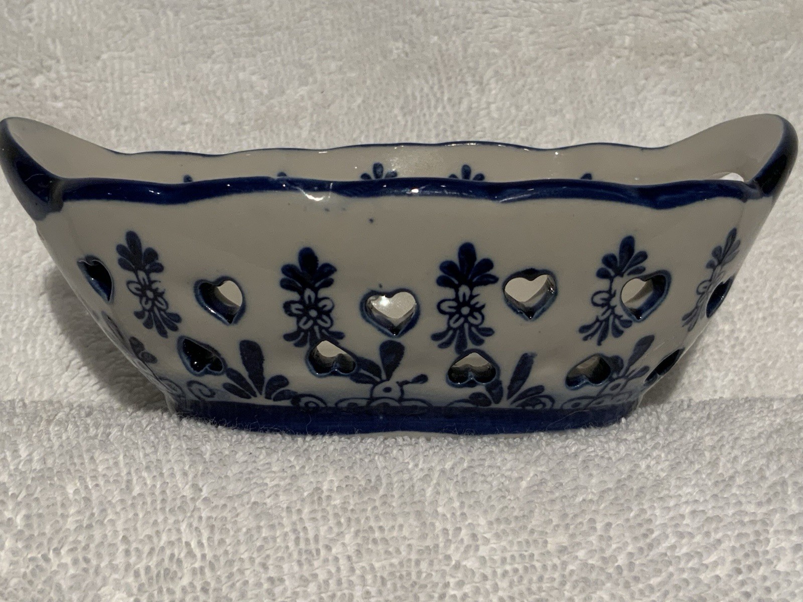 Vintage Hand Painted Delft Blue Oval 5”L x 3.25”W x 1 7/8”H Trinket Dish