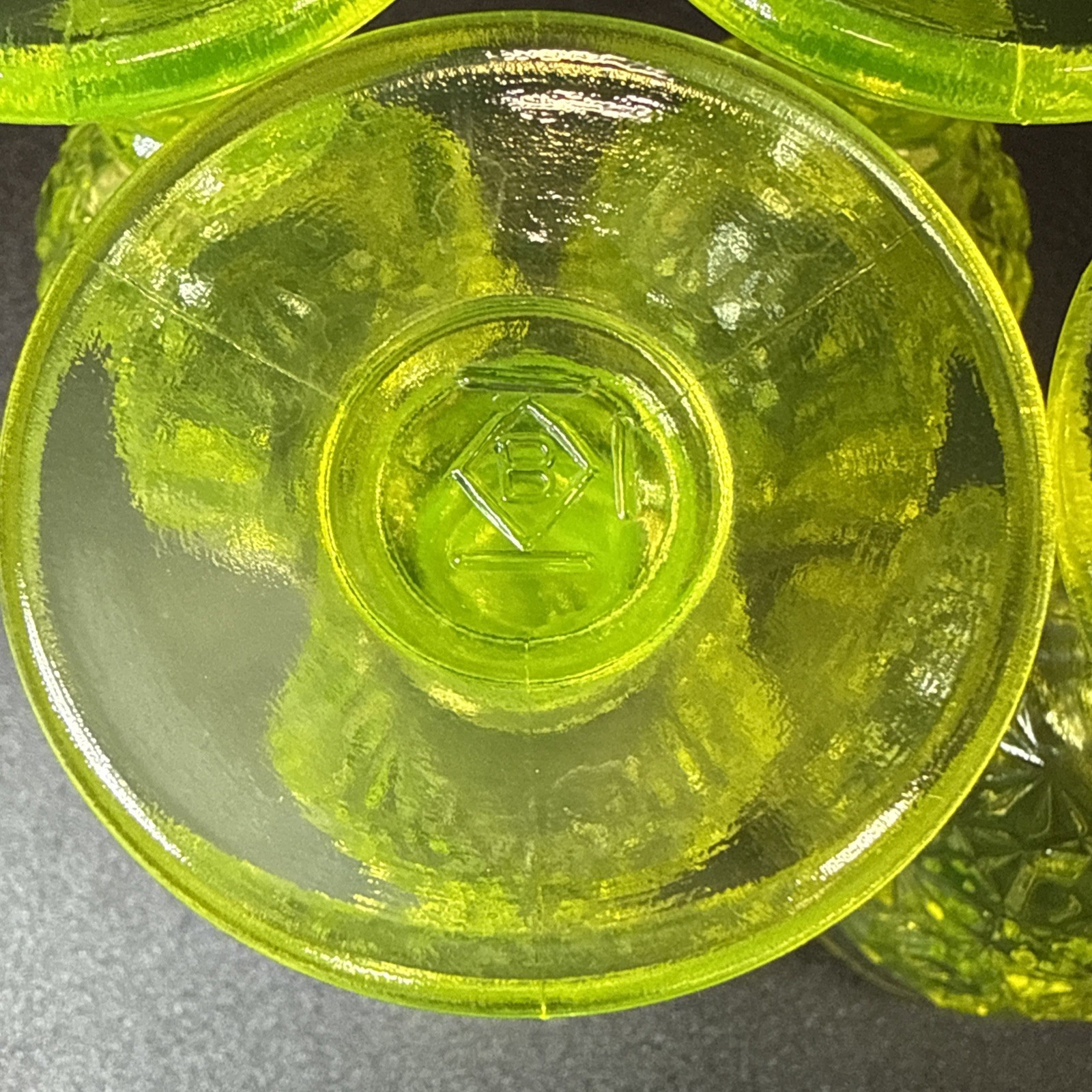 VTG 4” Uranium Vaseline Glass Goblet Daisy & Button Pattern UV Glow Lot Of 4