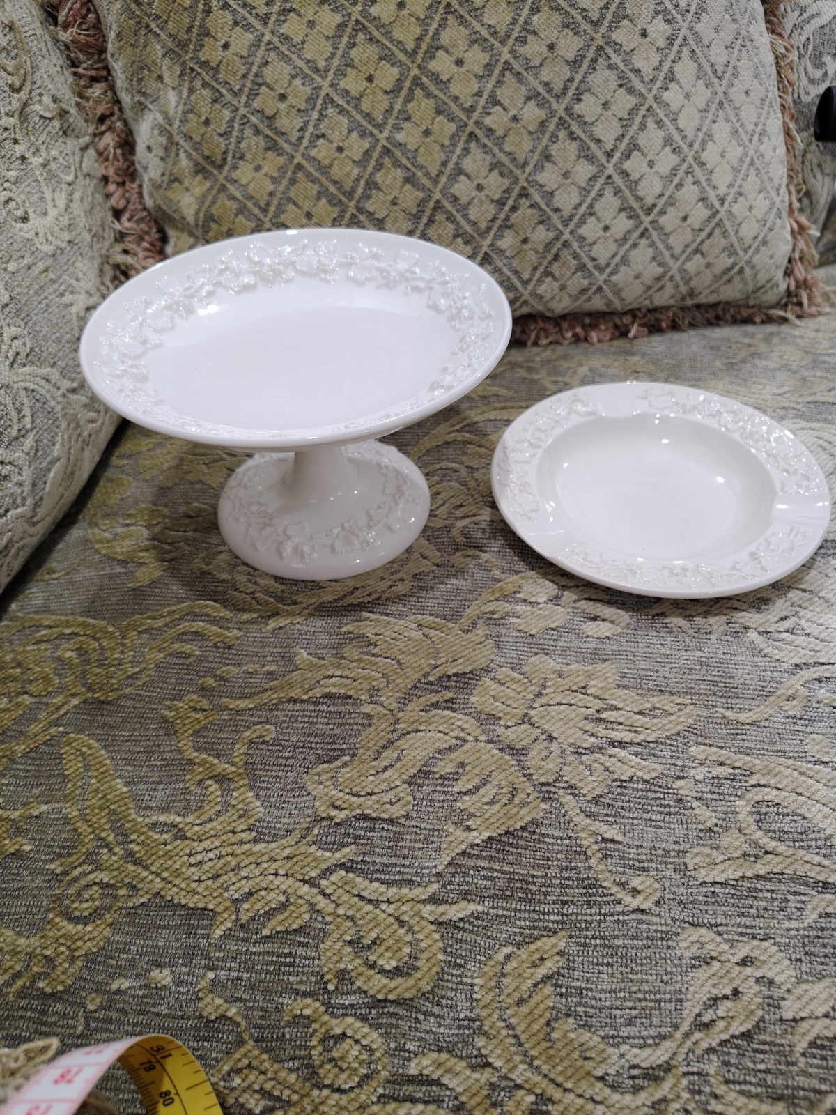 2 VTG Wedgwood Of Etruria Barlaston Queens Pedestal Compote Grapevine + Ashtray