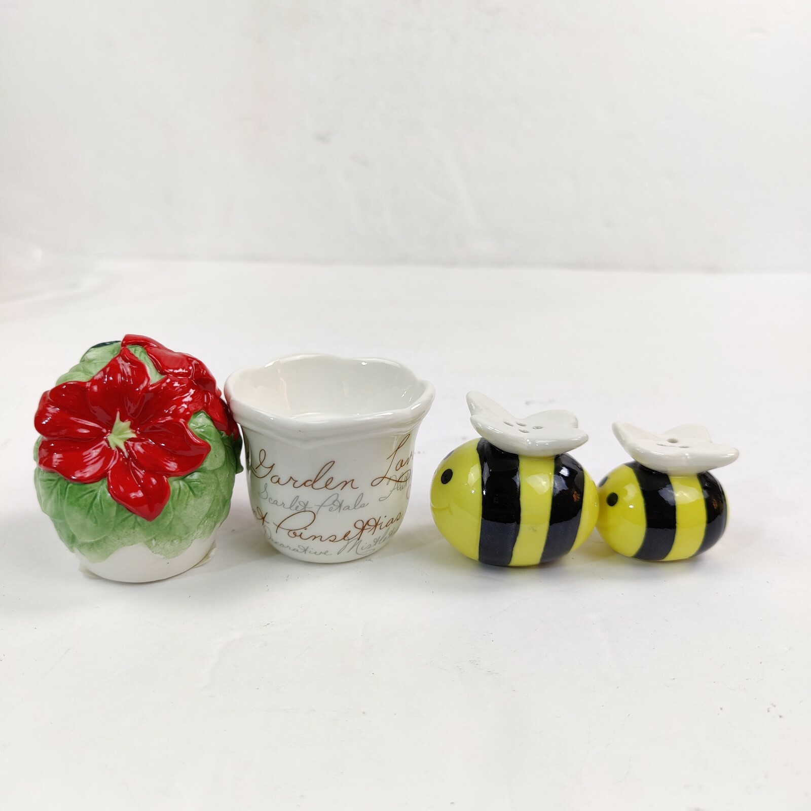 Lenox “Winter Meadow” Flower Pot SALT and PEPPER + Bees Couple Shakers Set