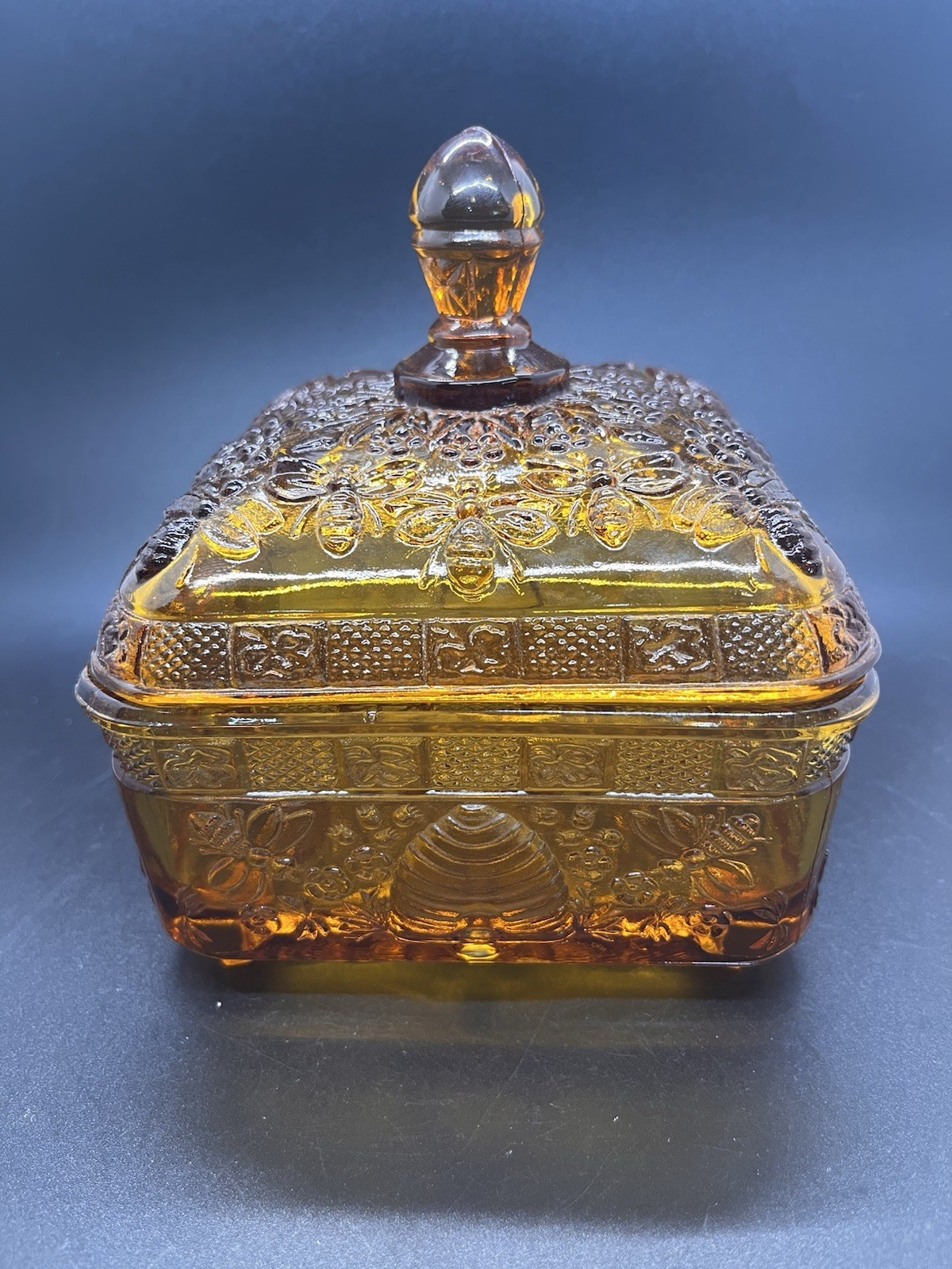 Vintage Tiara Indiana Glass Honey Bee Box Amber Square Dish With Lid