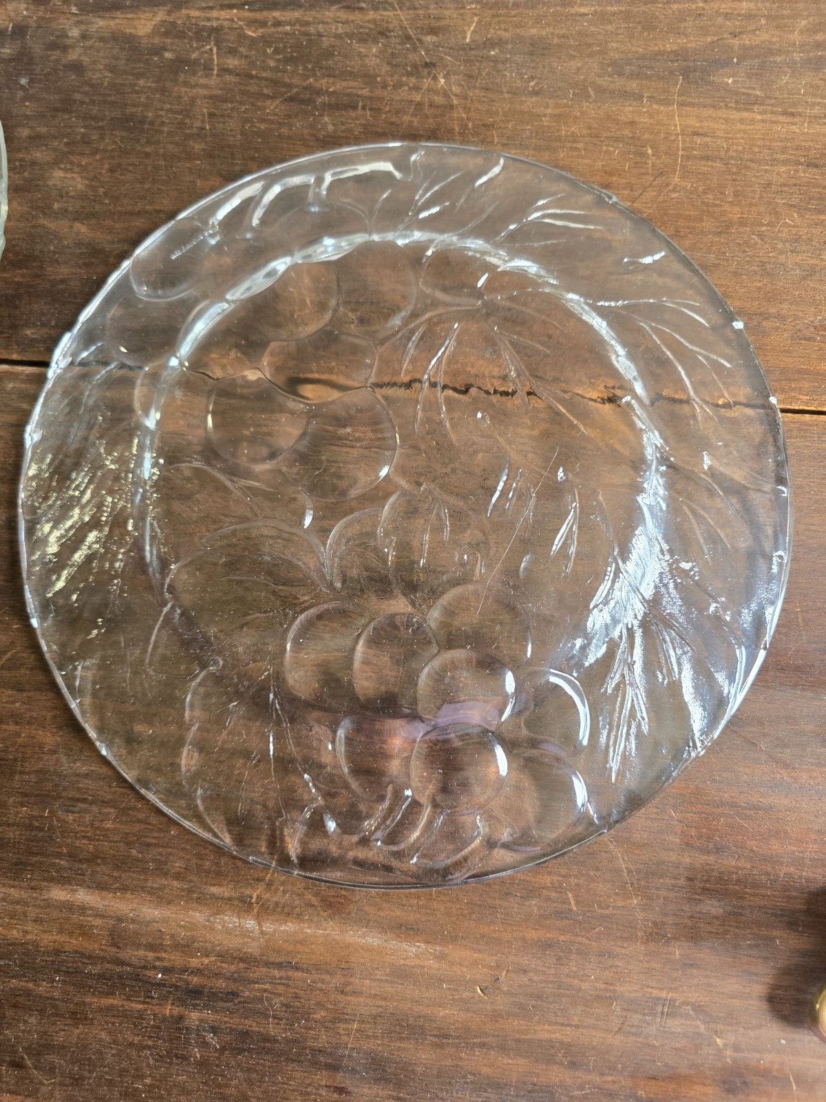 Set Of 4 VTG KIG Indonesia Clear Embossed Grape & Leaf 10-1/2 Dinner Plates