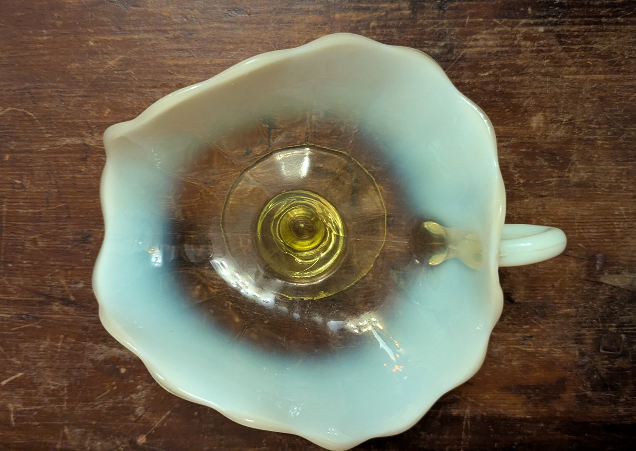 VTG Dugan LEAF RAYS Opalescent Vaseline Glass Triangular Dish Uranium Nappy