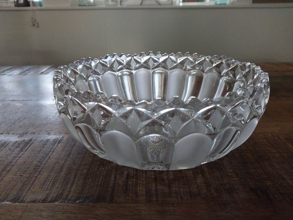VTG Crystal Cut Bowl Frosted Side Panels Sawtooth Rim & Sunburst Bottom 9″x3.50″