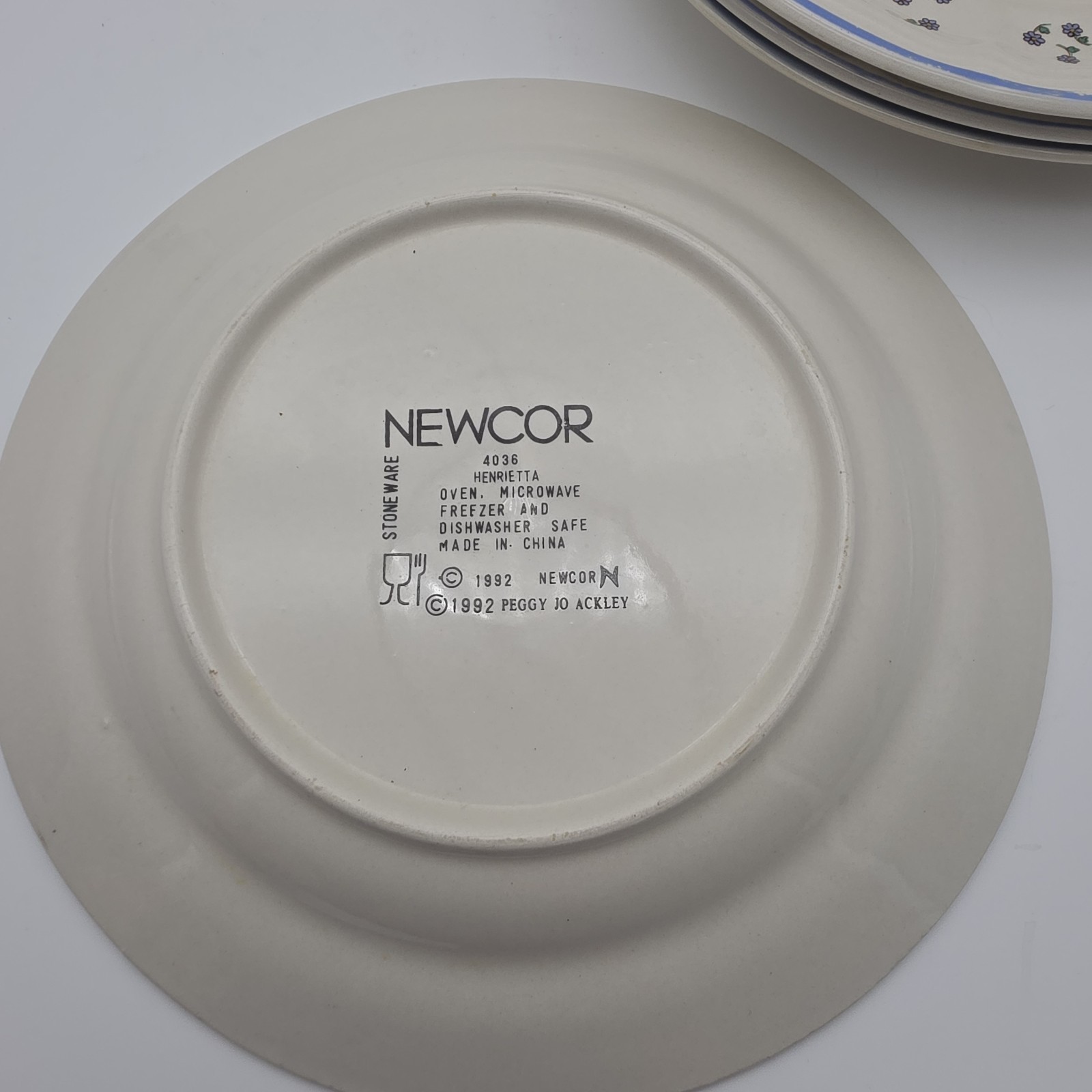 Vtg 1992 Newcor Stoneware Henrietta “Chicken Salad” set 4 salad/dessert Plates