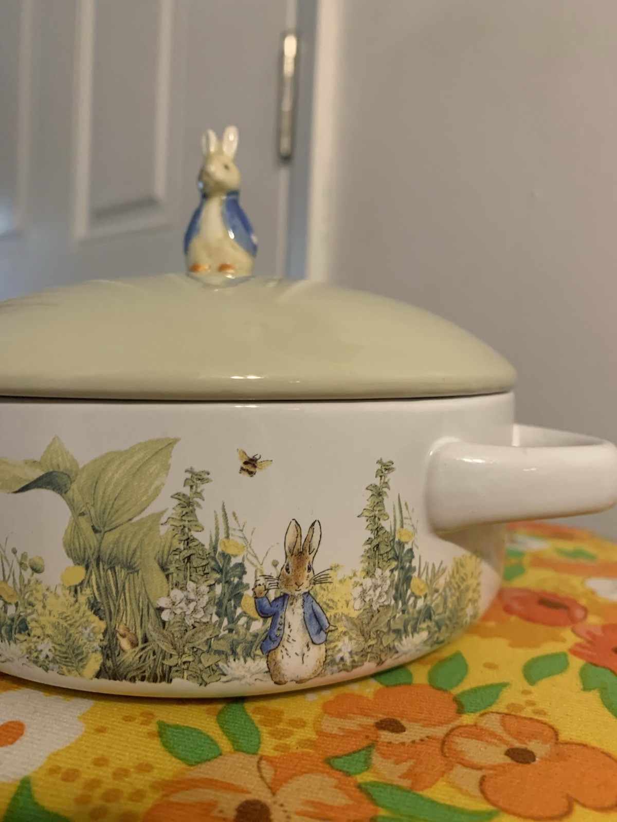 Beatrix Potter Peter Rabbit Round Ceramic Covered Casserole Dish w/ Lid, 400°F