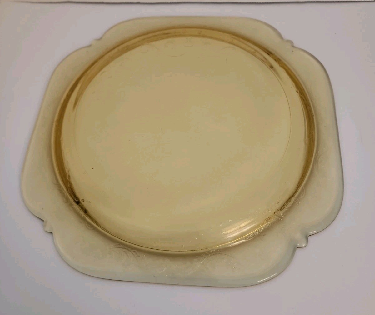 Federal Glass Madrid Yellow Square Shape Embossed Detailing Plate 11″ Wide