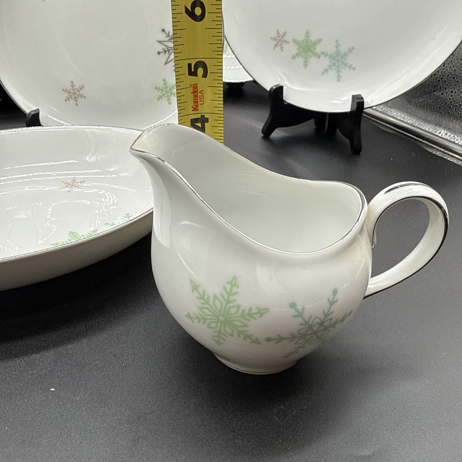 Fine china dinnerware set in ‘Snowflake’ pattern by Harmony House