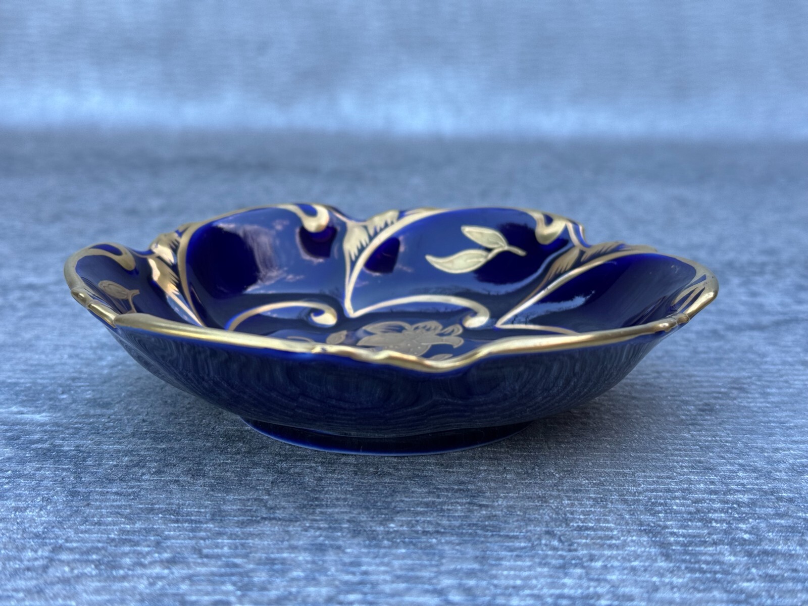 ECHT KOBALT BOWL J.L. MENAU COBALT BLUE GOLD LEAF VICTORIAN FLORAL VINE DESIGNS
