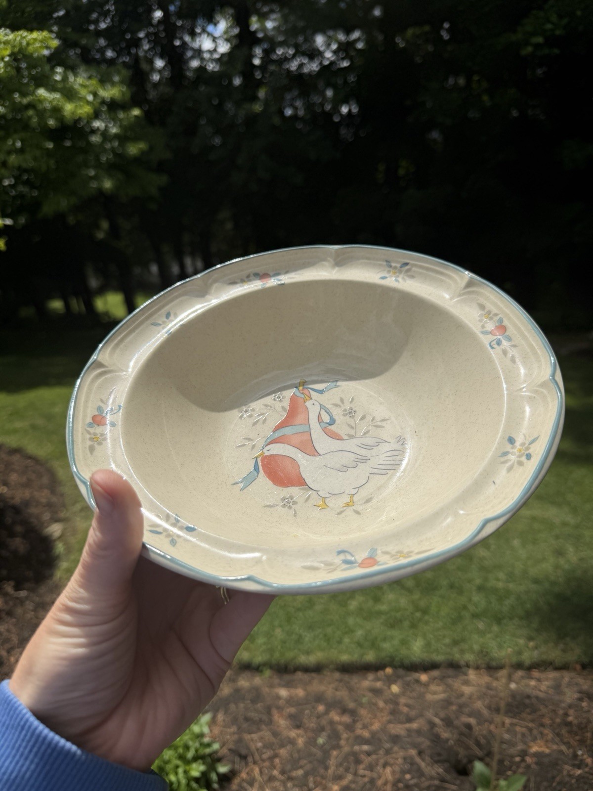 International China Marmalade Stoneware Serving Bowl 9 in Scalloped Goose Pear