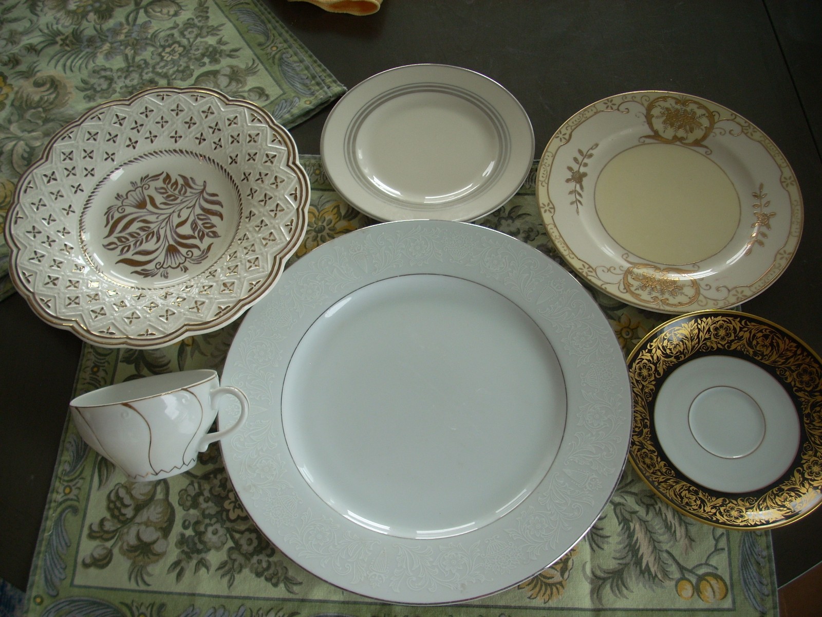 4 Mismatched Place Settings Gold Floral 24 Pc w/napkins placemats Shower Wedding