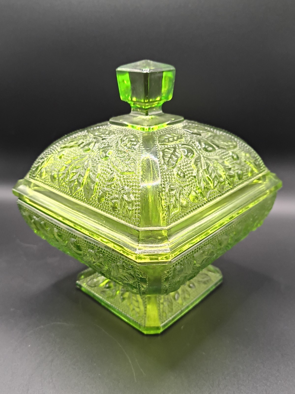 JEANETTE GLASS Green Oak and Acorn Pattern Lidded Vntg W/Uranium Or Maganese