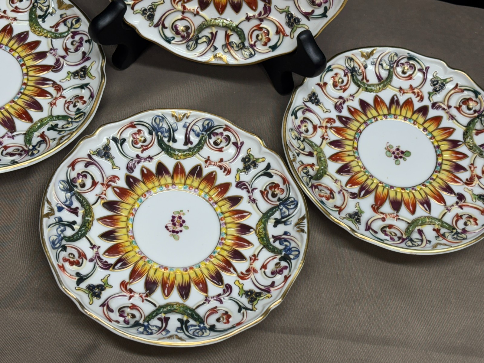 Capodimonte “CHERUBS” Antique Porcelain ~ Set of 4 ~ Dessert Plates ~ 5 3/4″