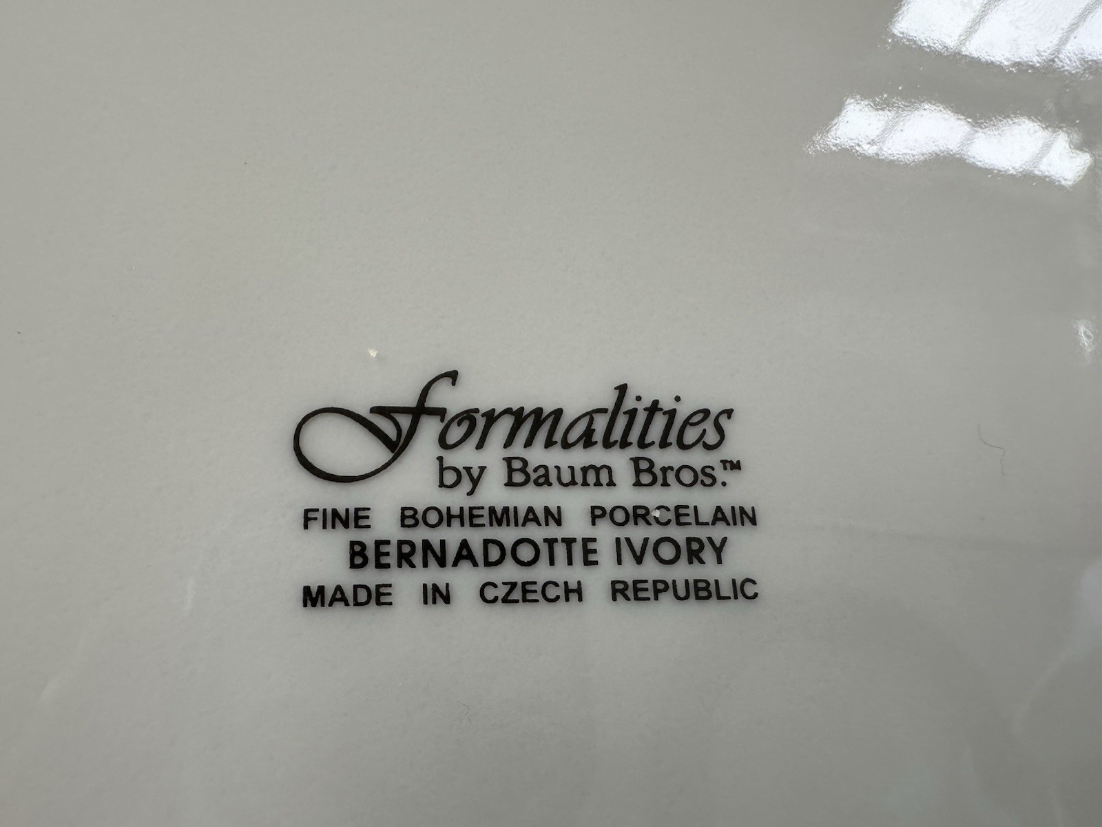 Formalities Baum Bros Bernadotte Ivory 12″ White Gold Dinner Charger Plate 4pc.