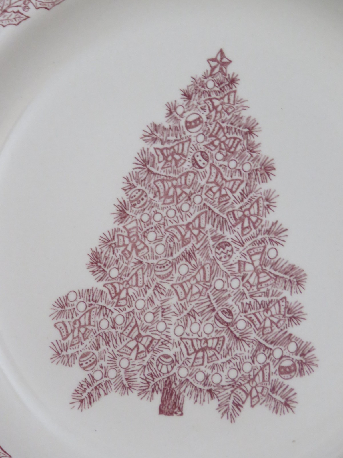 Set of 6 Staffordshire Engravings Red “Yuletide” Dinner Plates