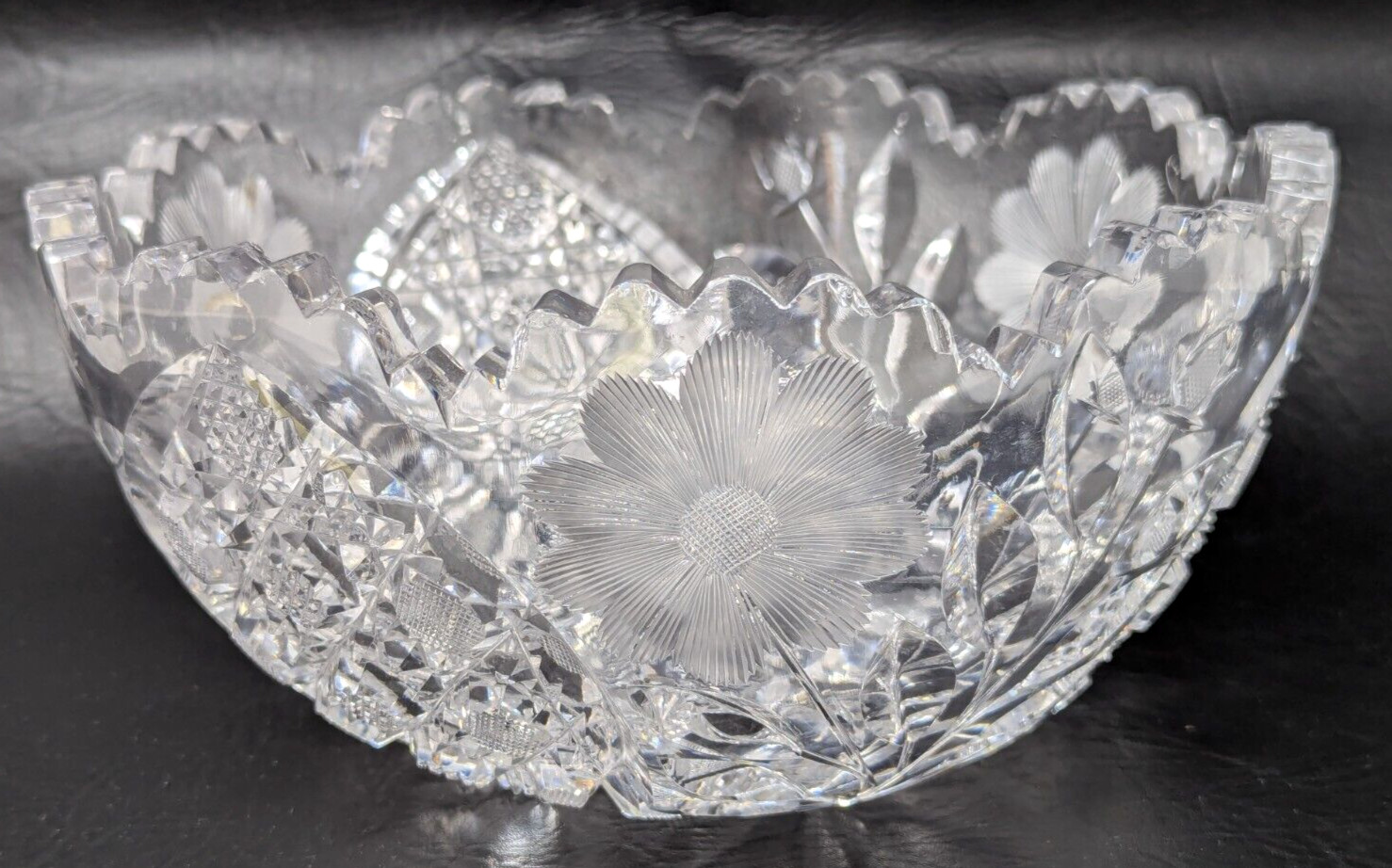 Vintage ABP American Brilliant Cut Crystal Sawtooth Daisy Flower Leaves 9″ Bowl