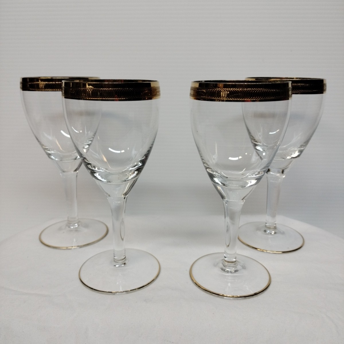 Gold Trim Crystal Goblet Wine Glass 5″5×2″5 high Set Of 4 See Picture