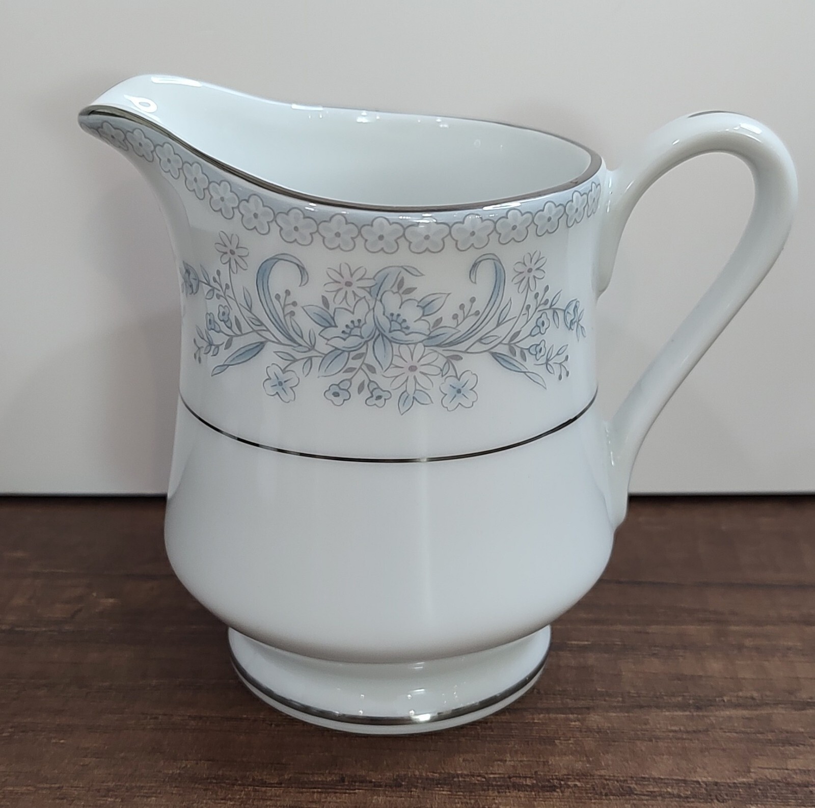 Mikasa Dresden Rose Creamer White Blue Flowers Platinum Trim L9009 S5